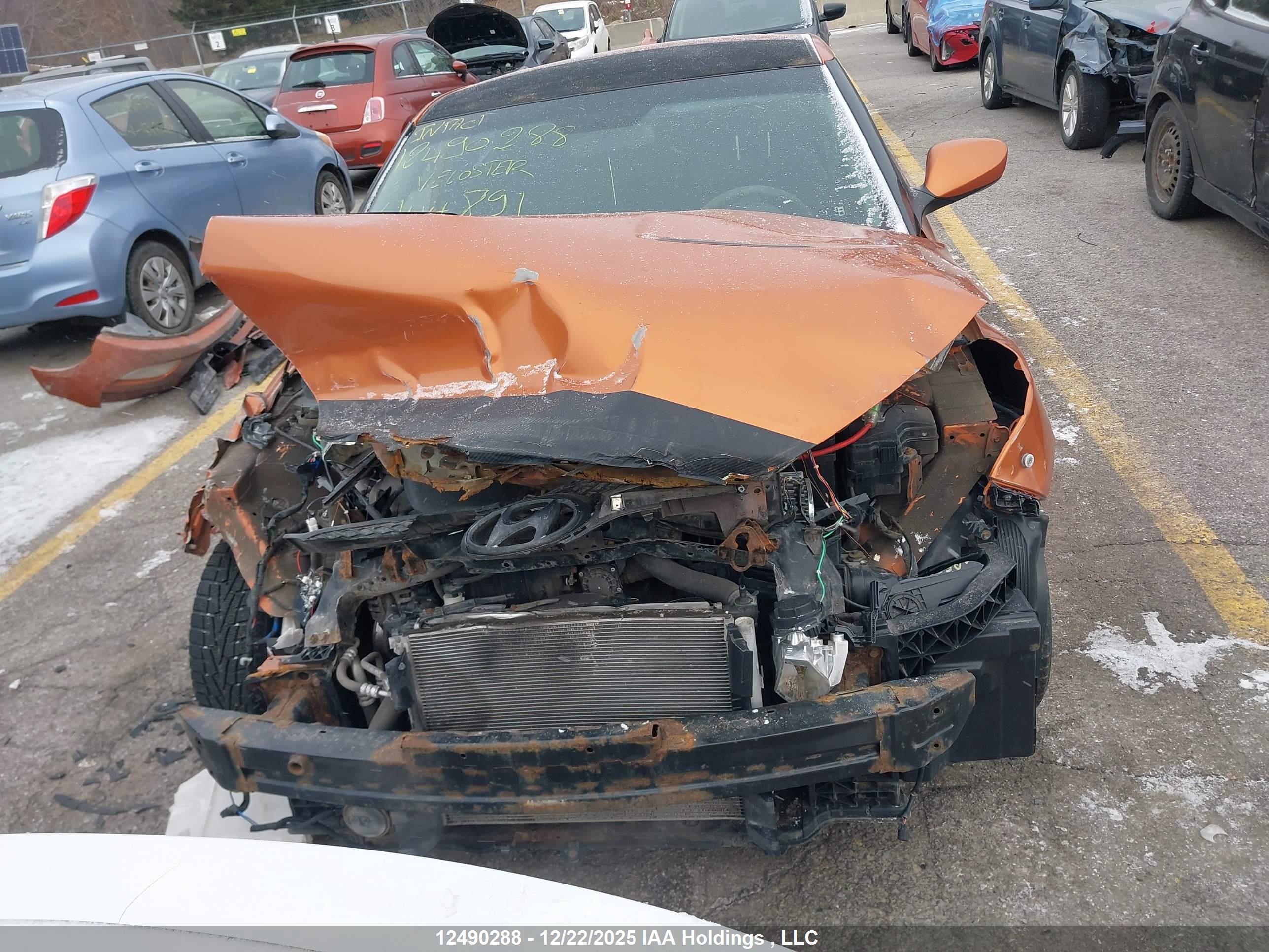 HYUNDAI VELOSTER image 11