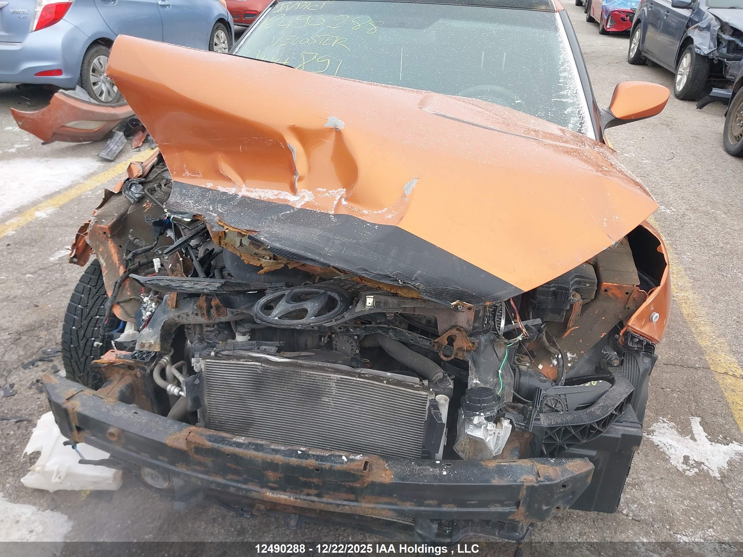 HYUNDAI VELOSTER image 6