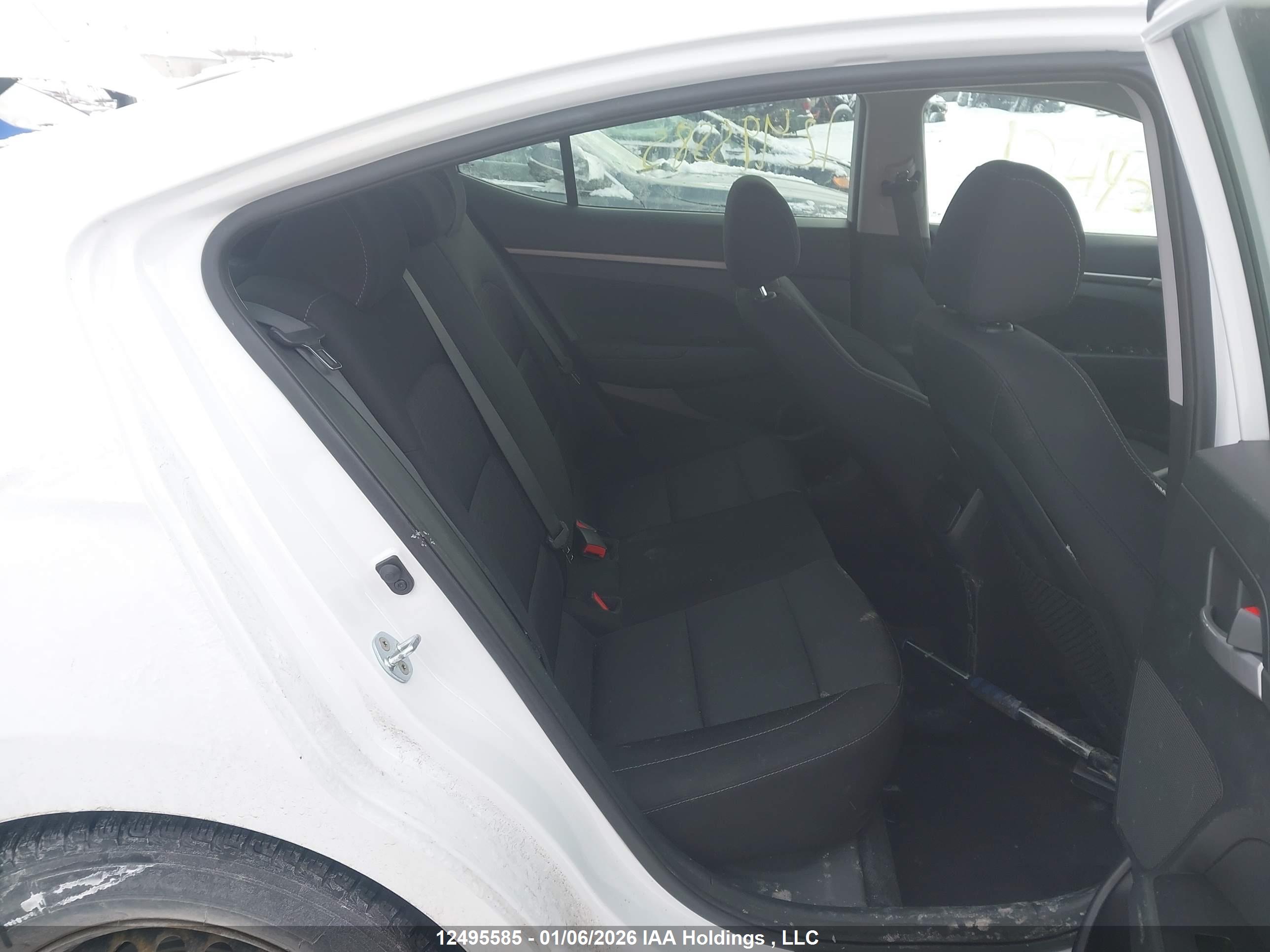 HYUNDAI ELANTRA image 8
