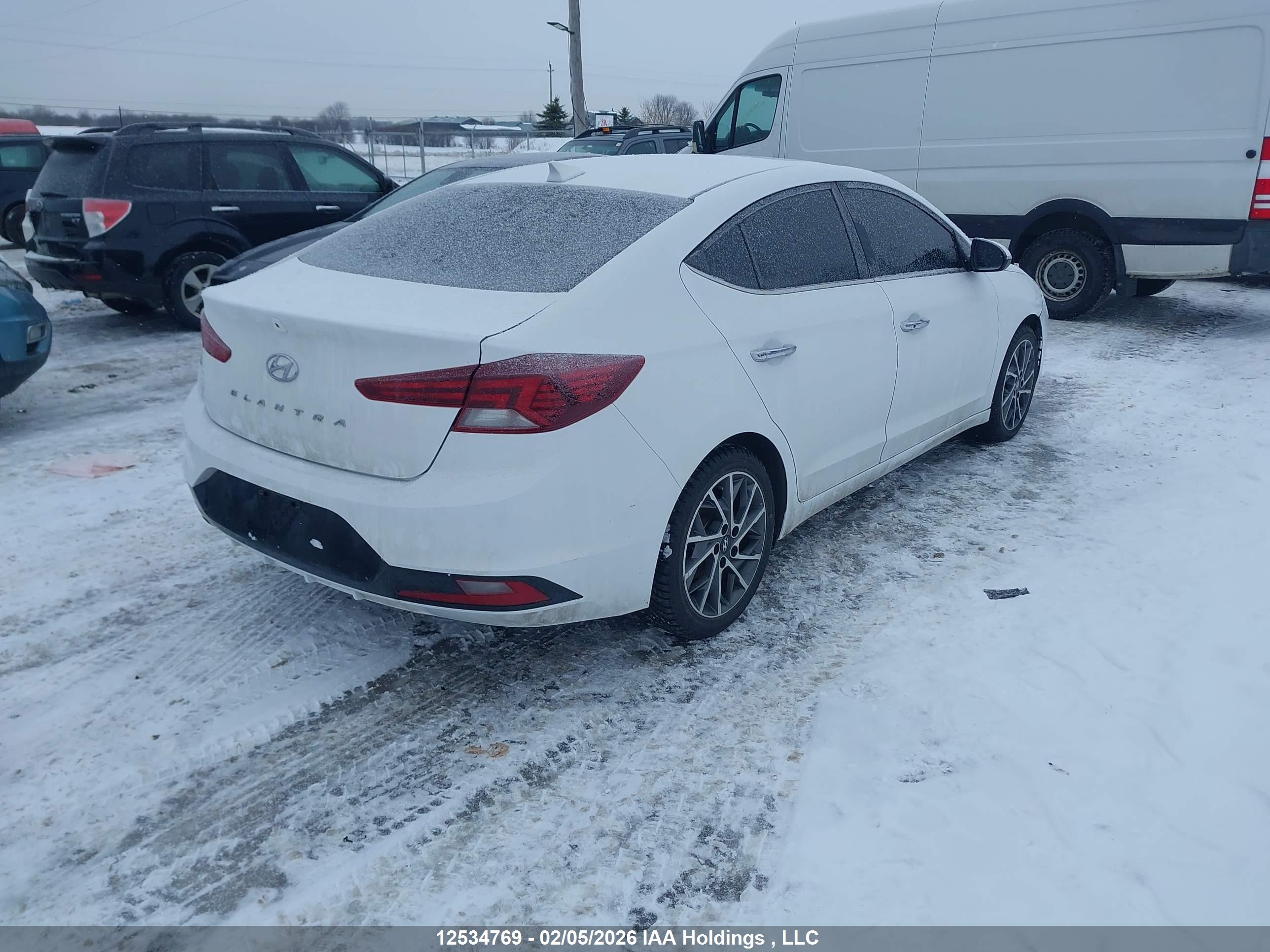 HYUNDAI ELANTRA image 4