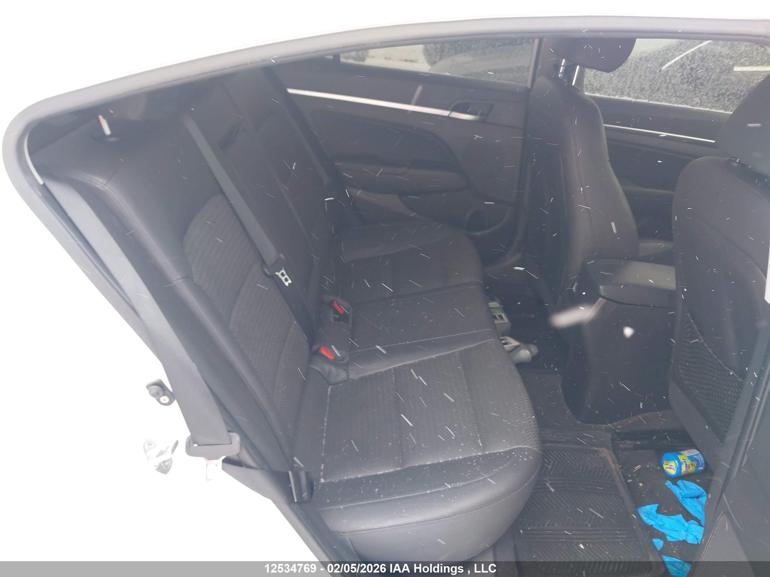HYUNDAI ELANTRA image 8