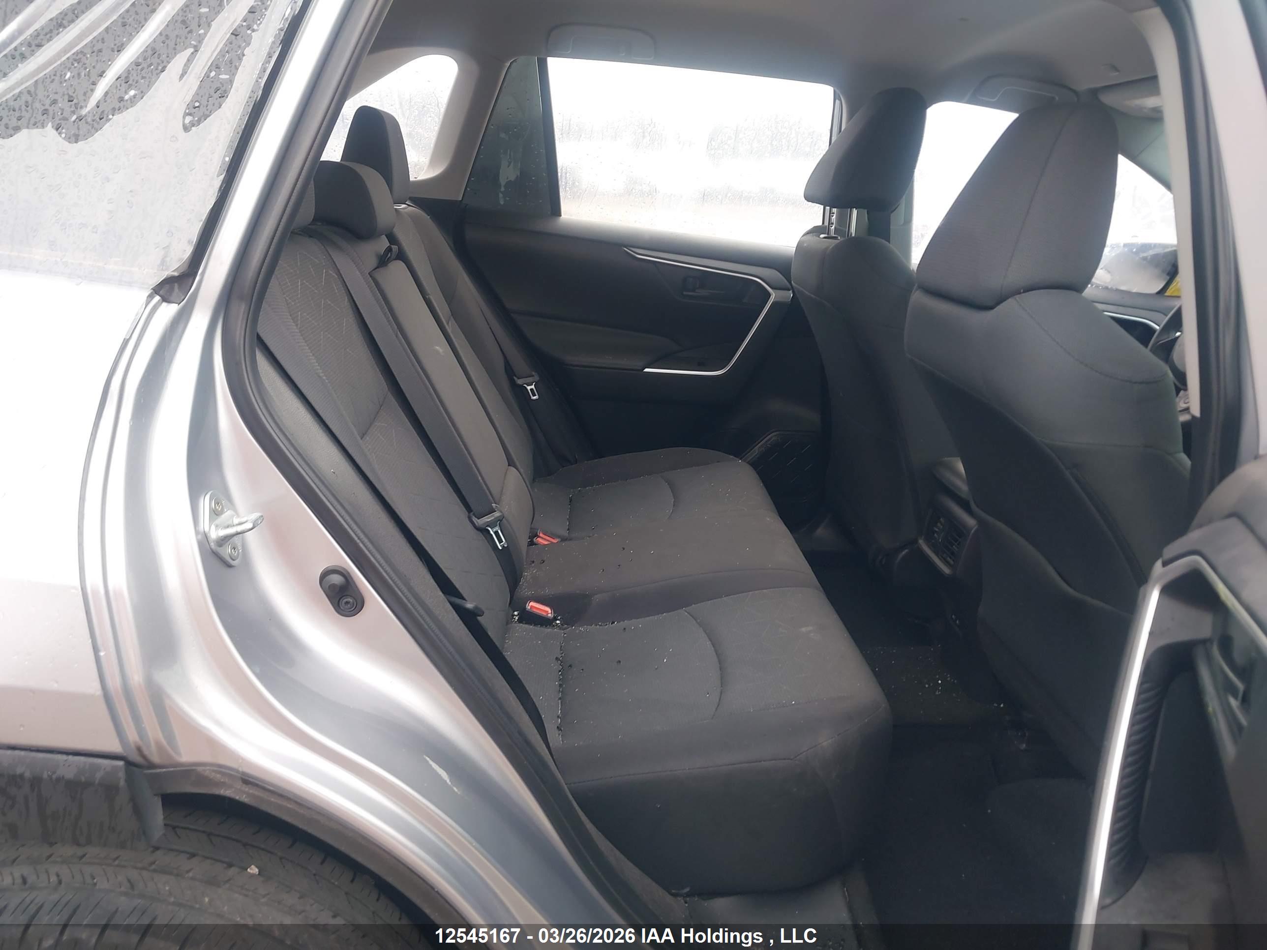 TOYOTA RAV4 image 8
