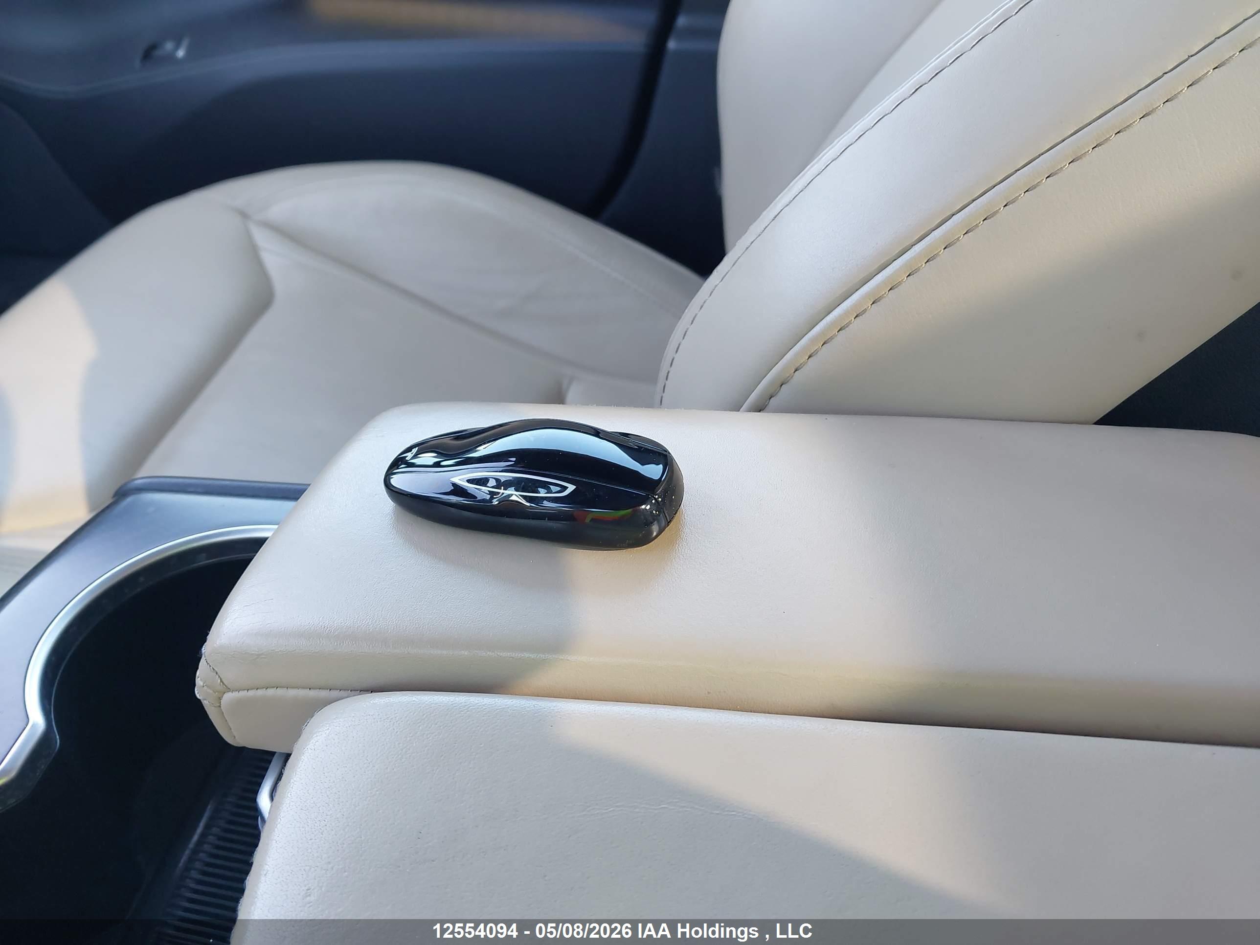 TESLA MODEL image 11