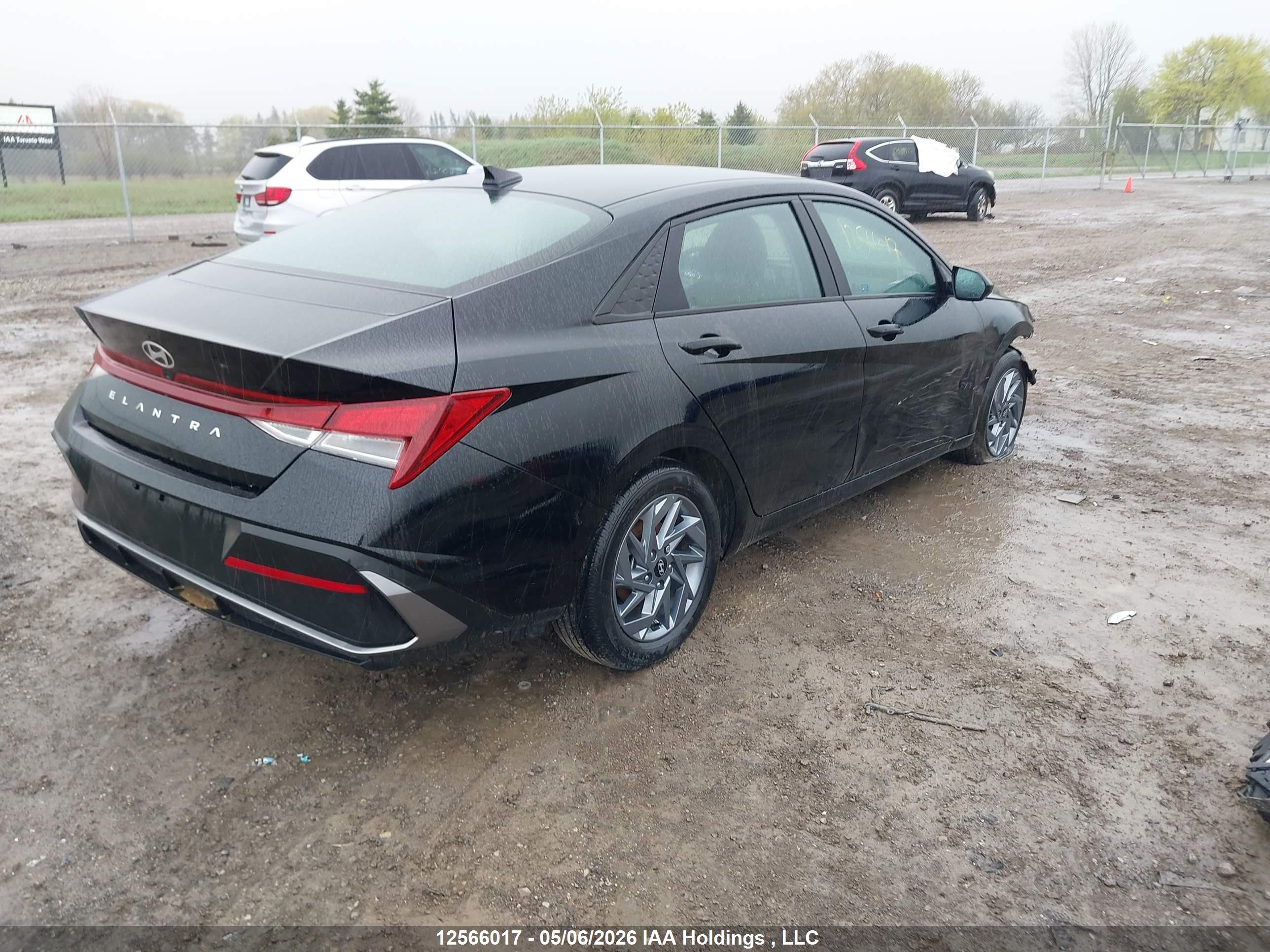 HYUNDAI ELANTRA image 4