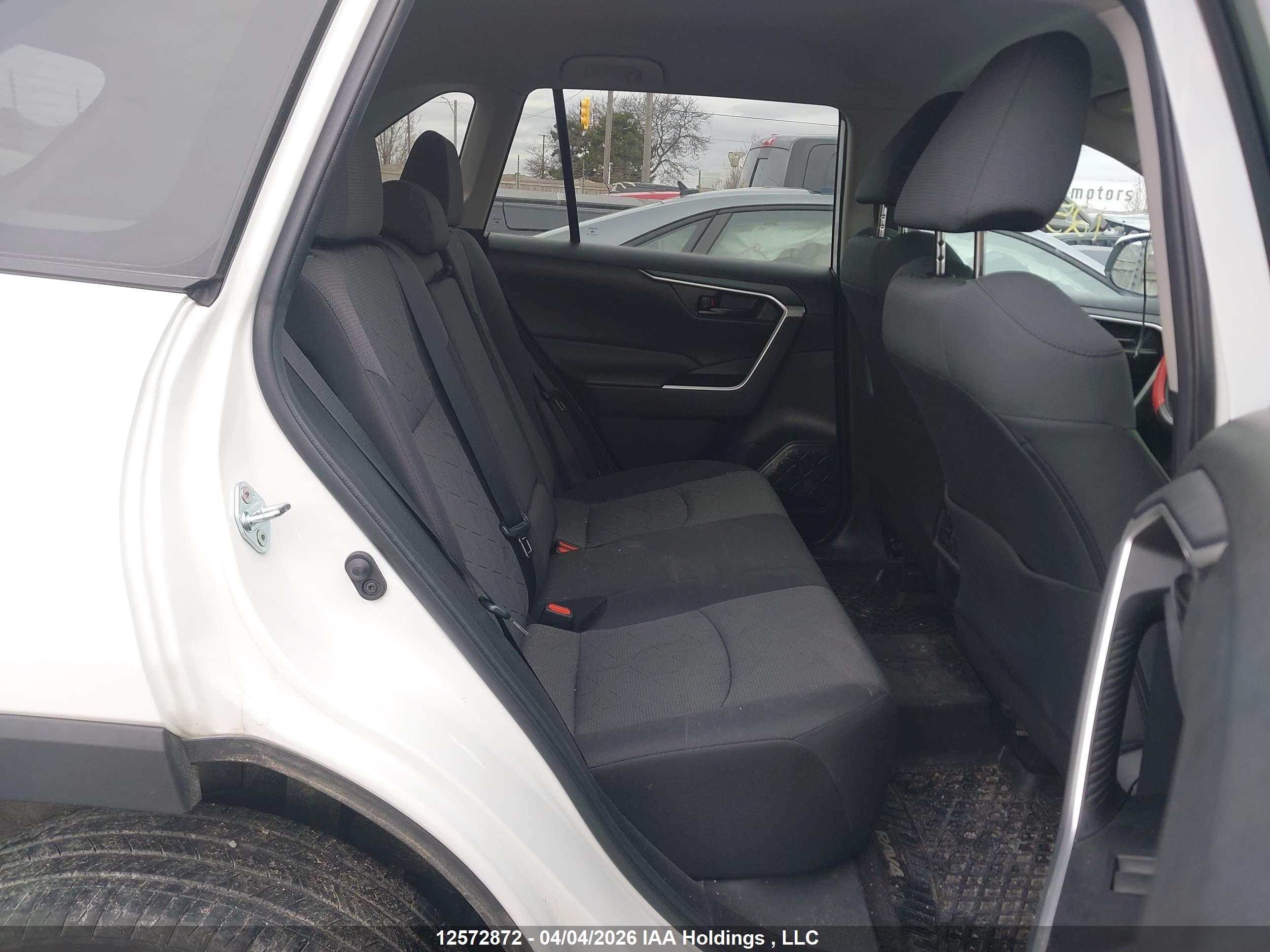 TOYOTA RAV4 image 8
