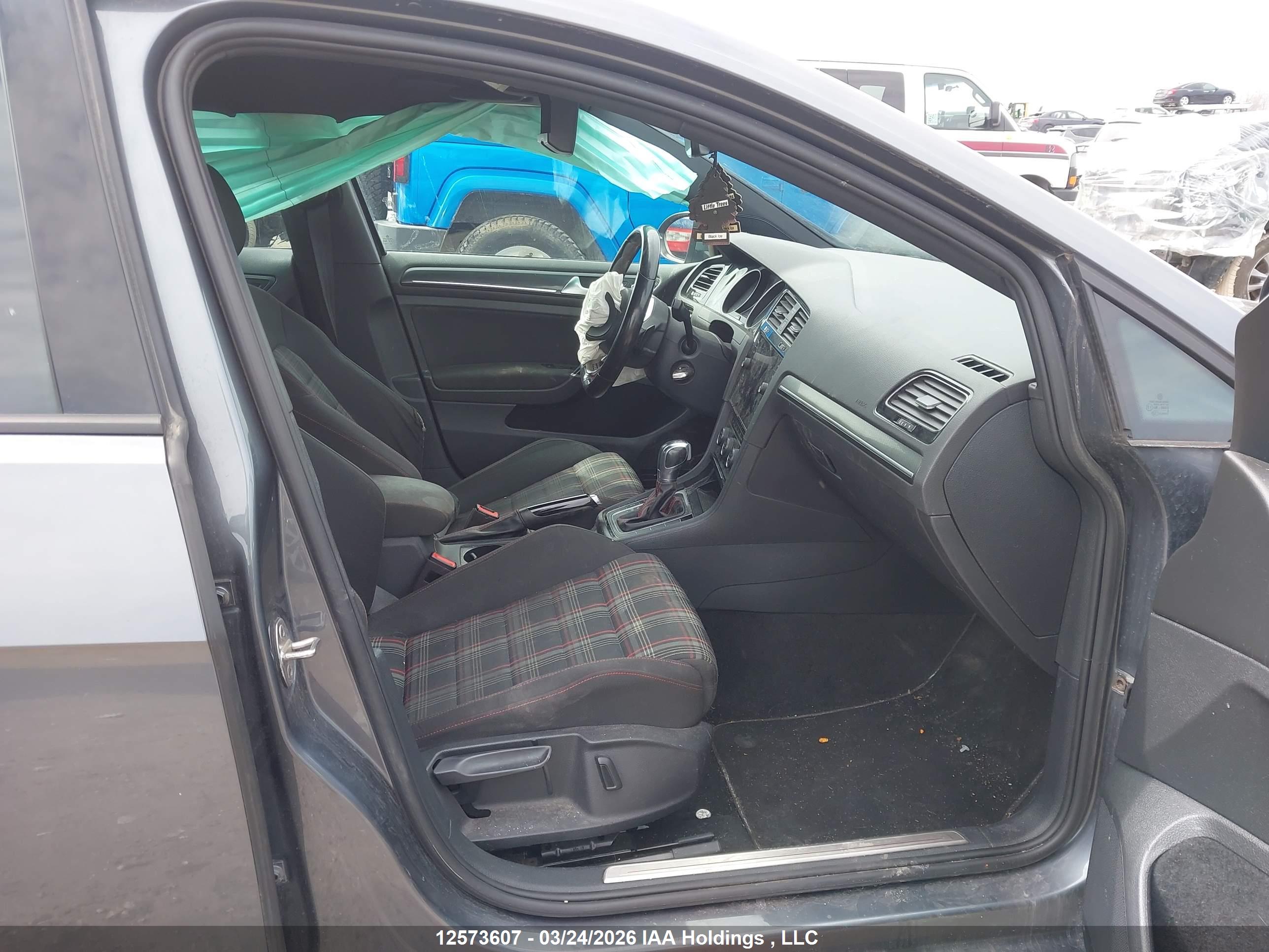 VOLKSWAGEN GTI image 5
