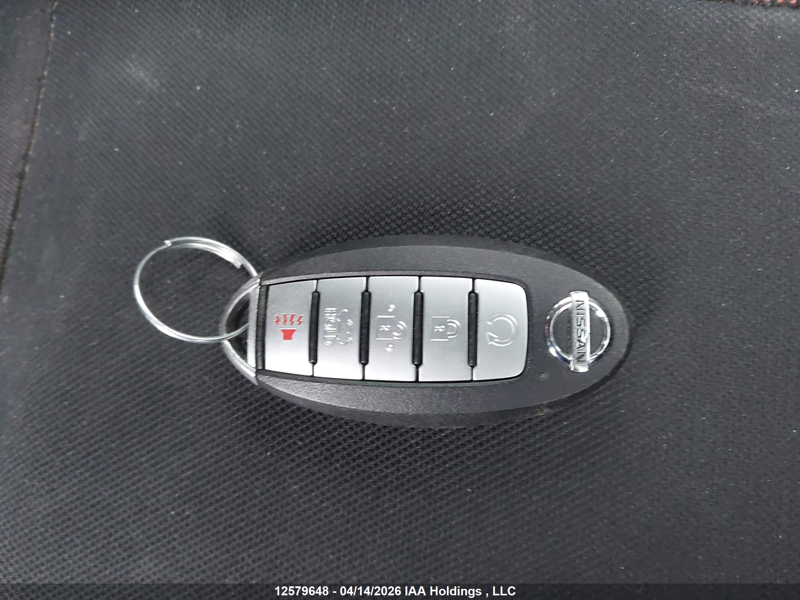 NISSAN VERSA image 11
