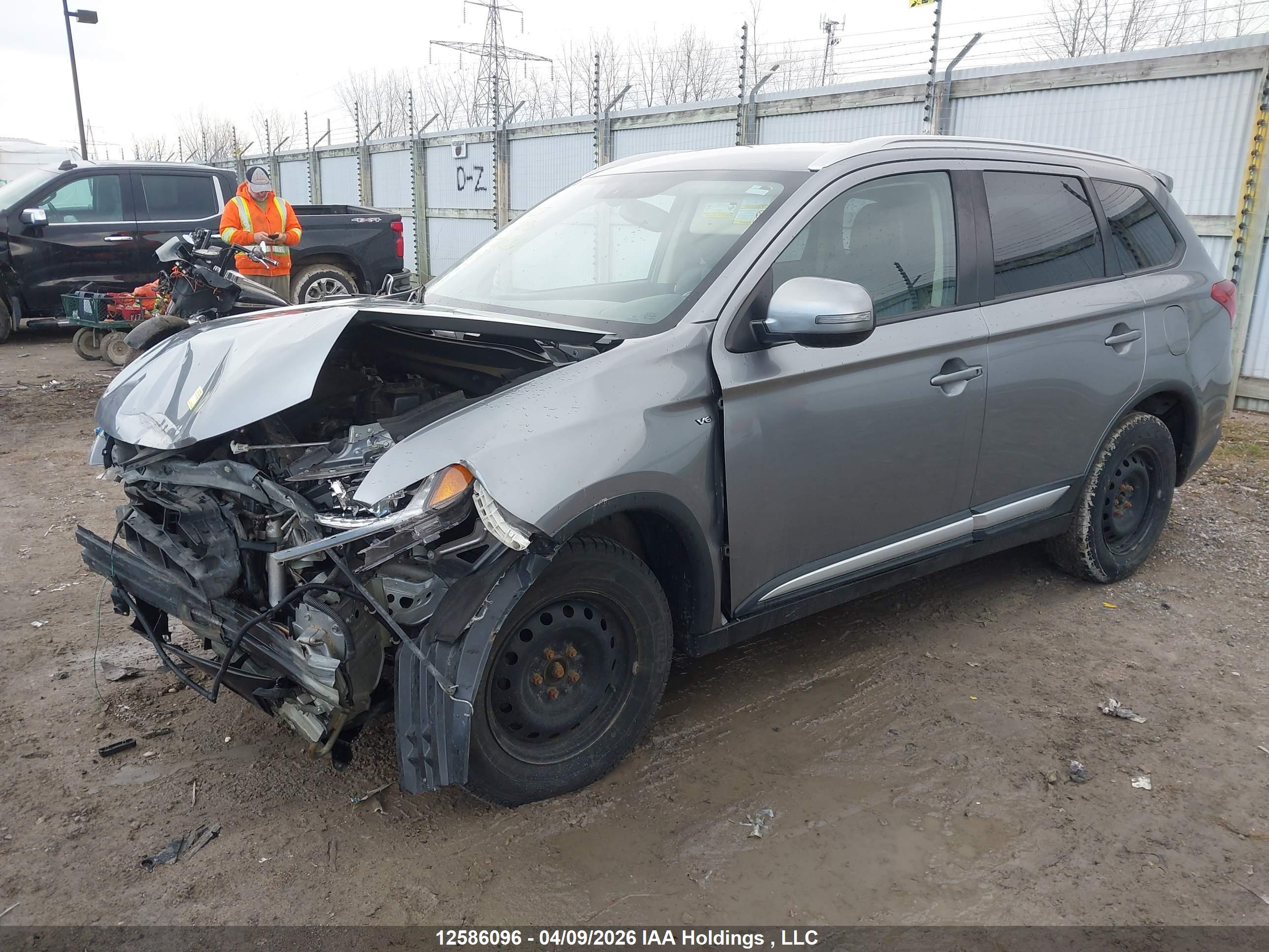 MITSUBISHI OUTLANDER image 2