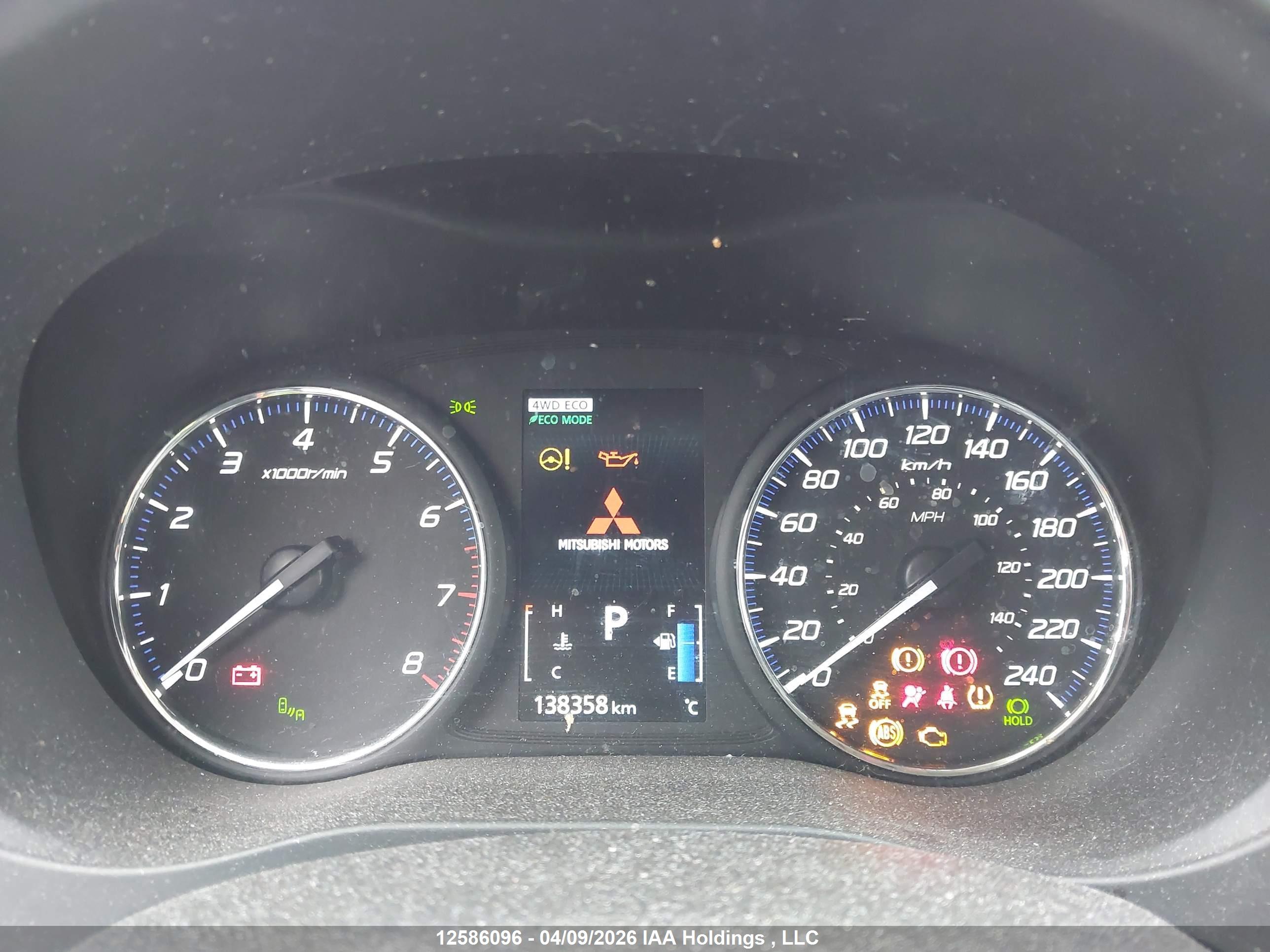 MITSUBISHI OUTLANDER image 7