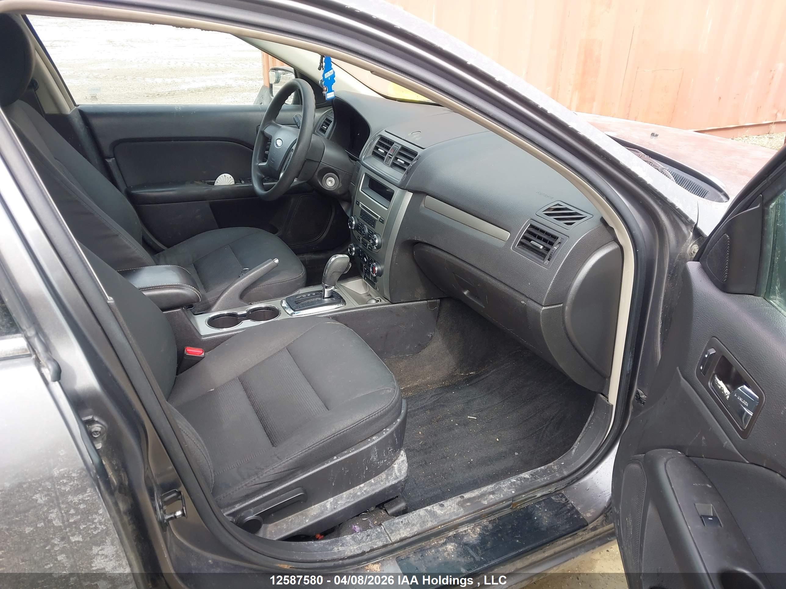 FORD FUSION image 5