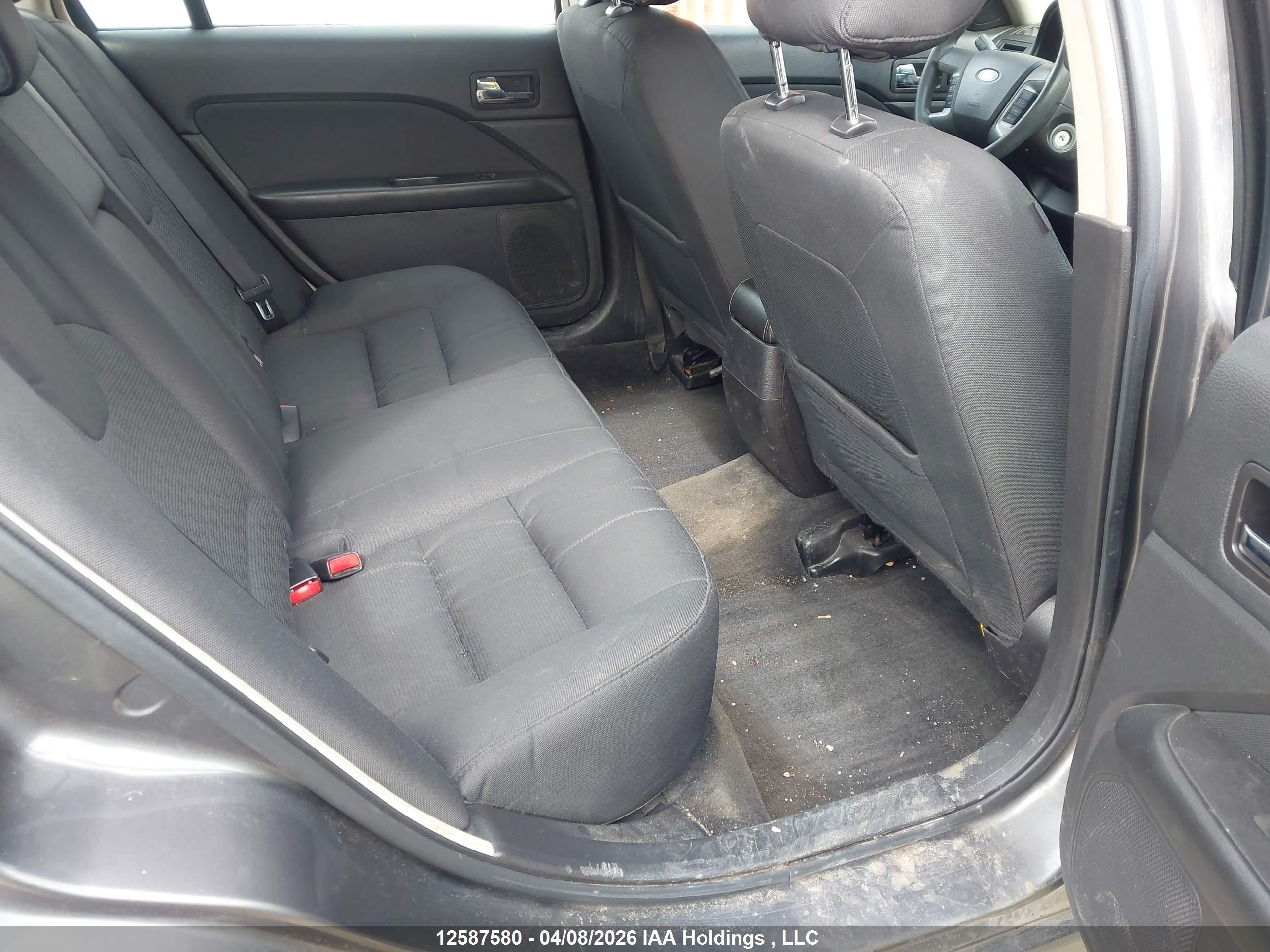 FORD FUSION image 8