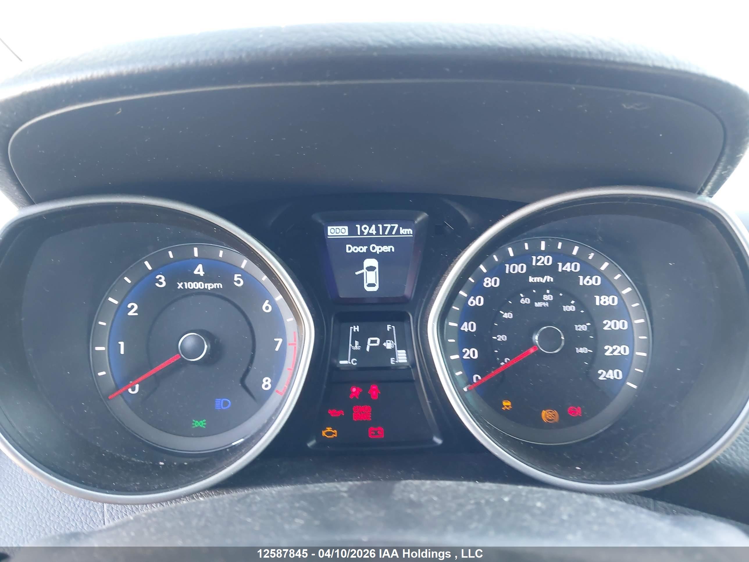 HYUNDAI ELANTRA image 7