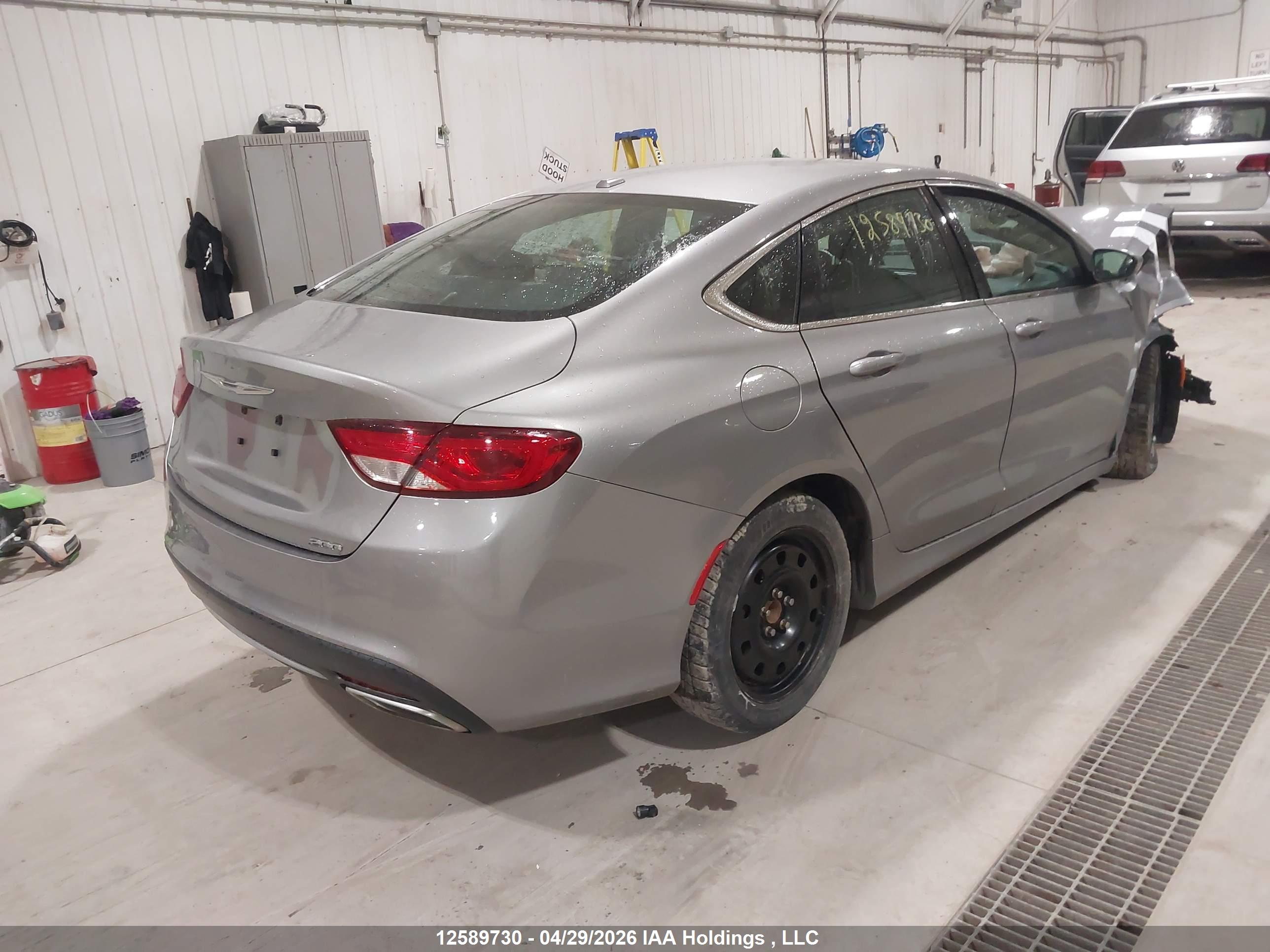 CHRYSLER 200 image 4