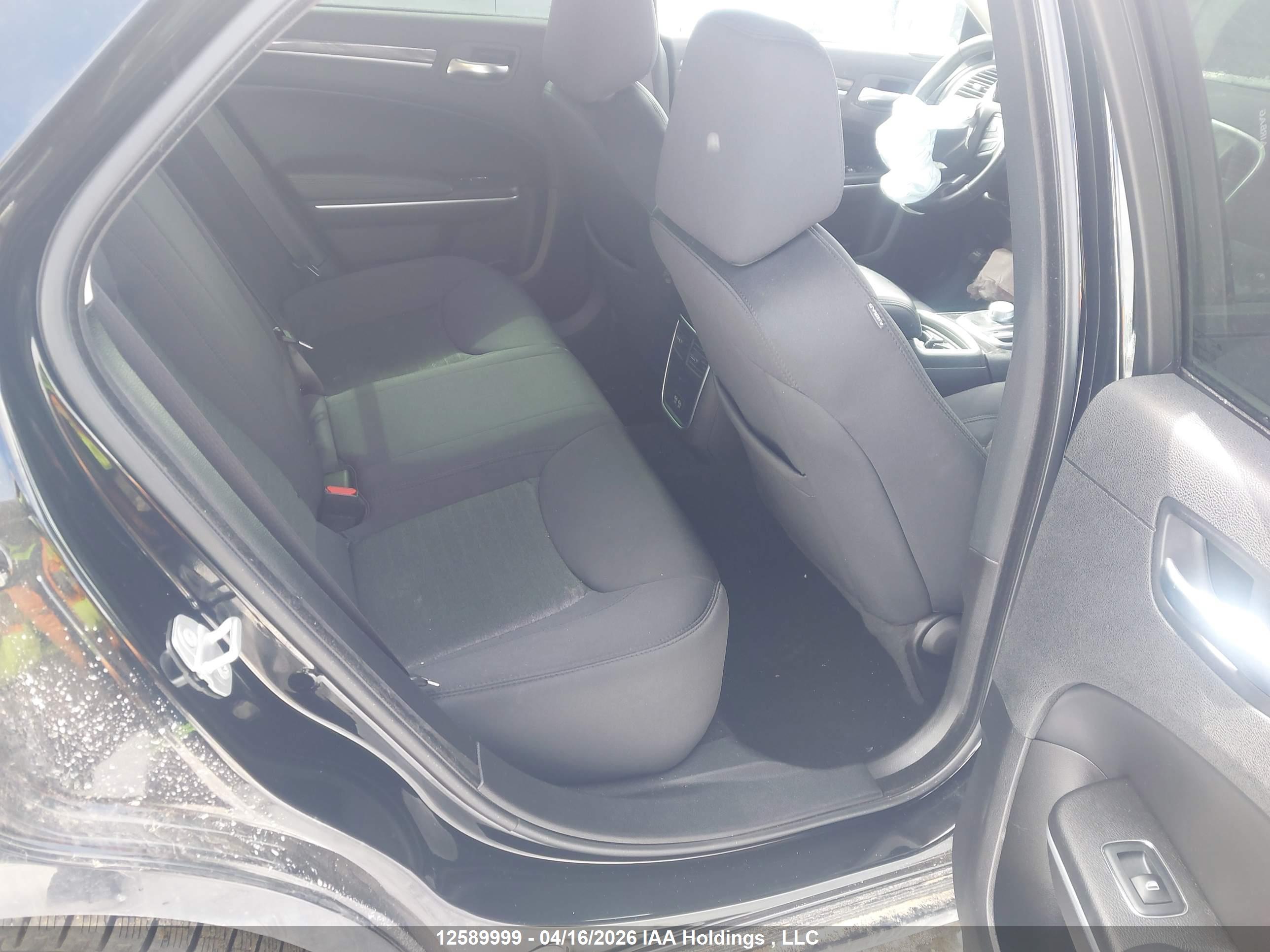 CHRYSLER 300 image 8