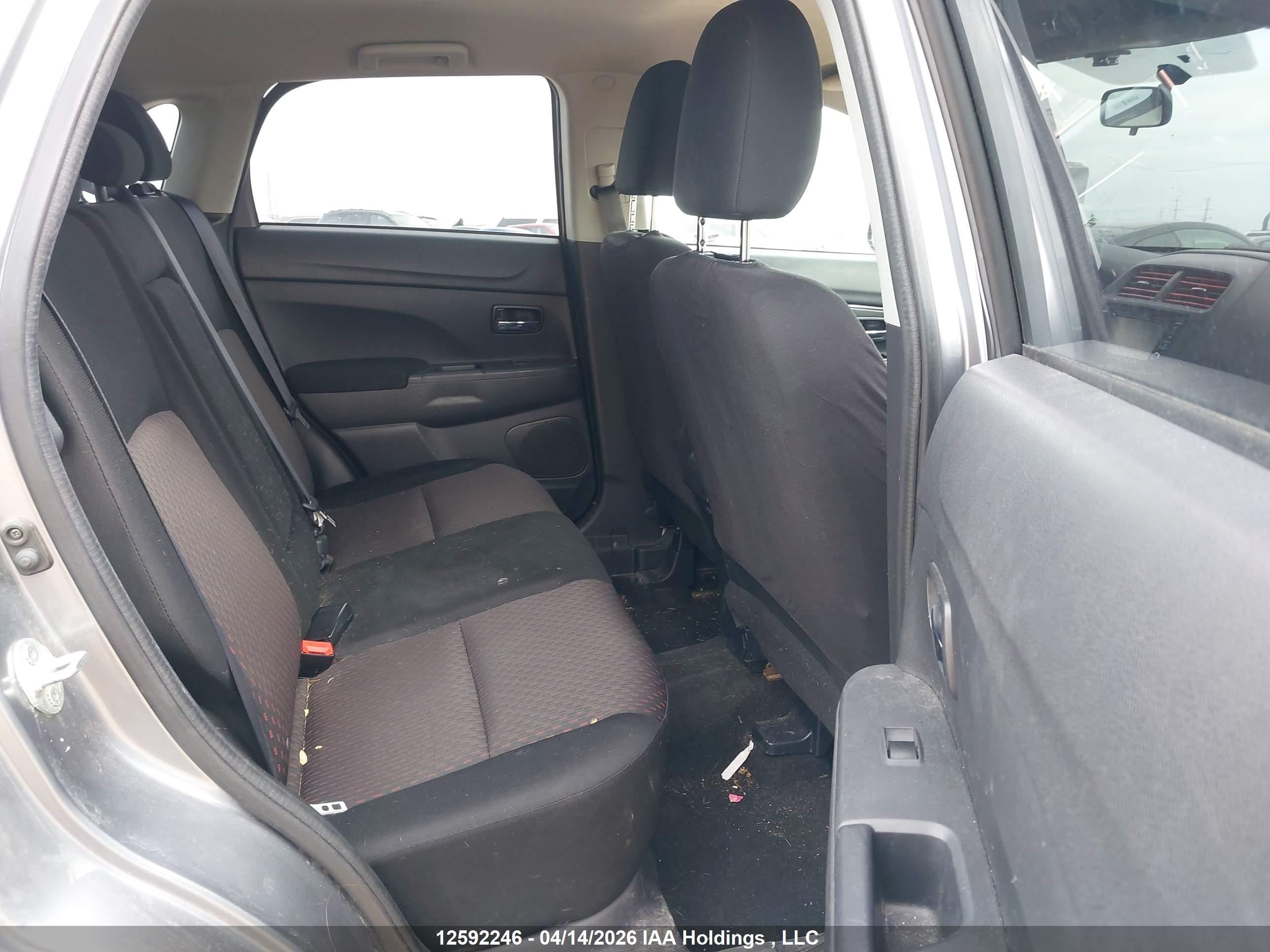 MITSUBISHI RVR image 8
