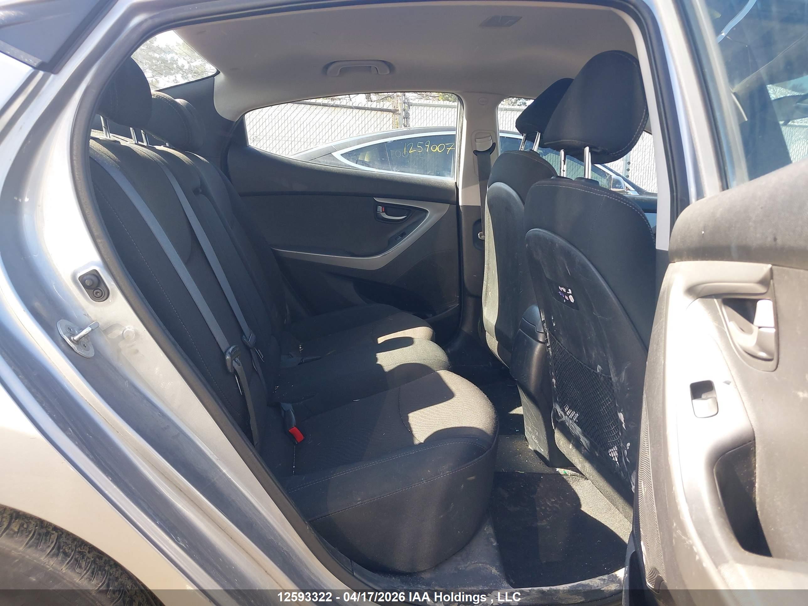 HYUNDAI ELANTRA image 8