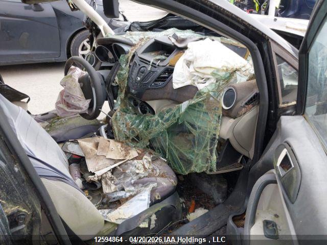 FORD FIESTA image 6