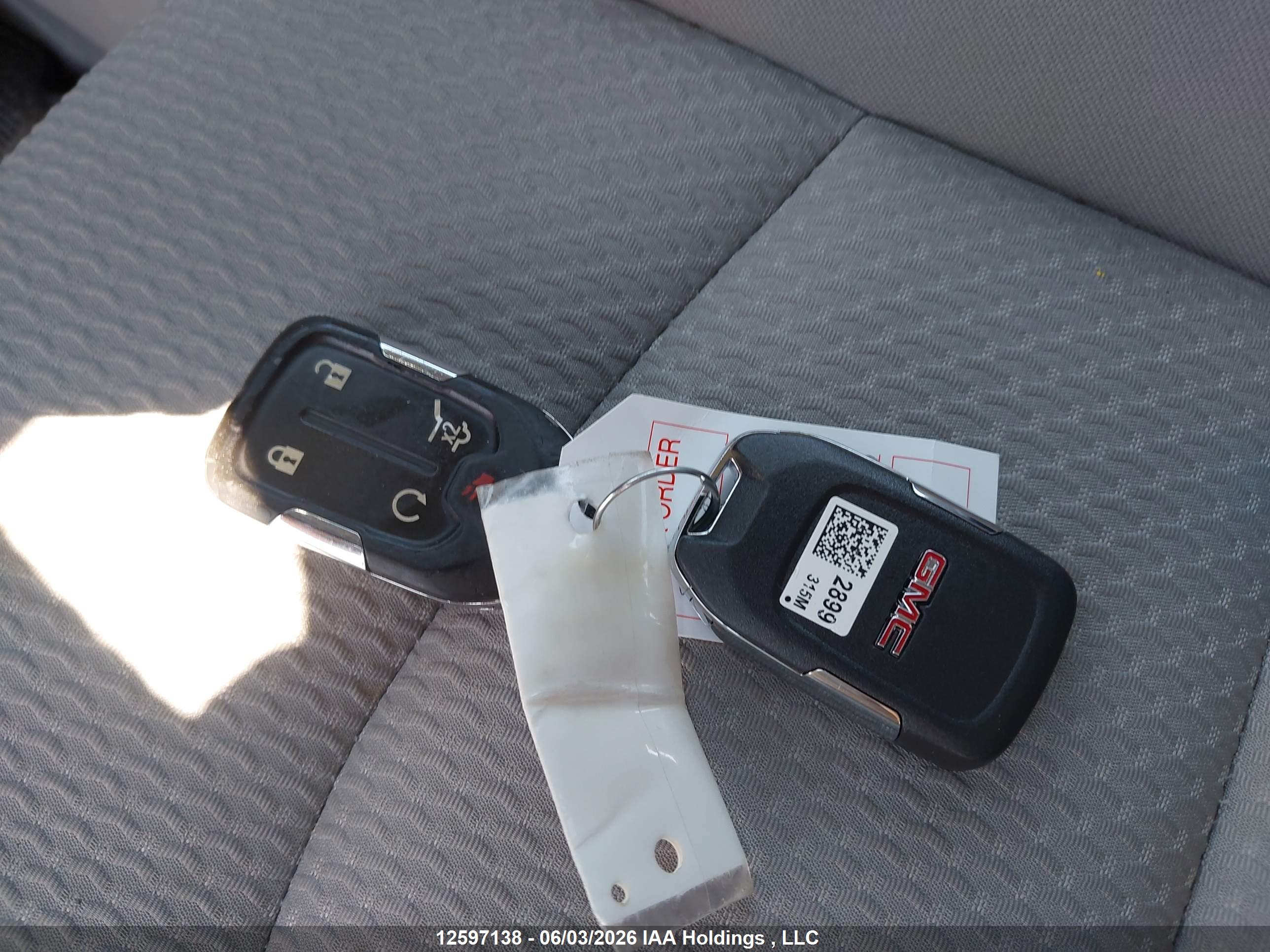 GMC TERRAIN image 11