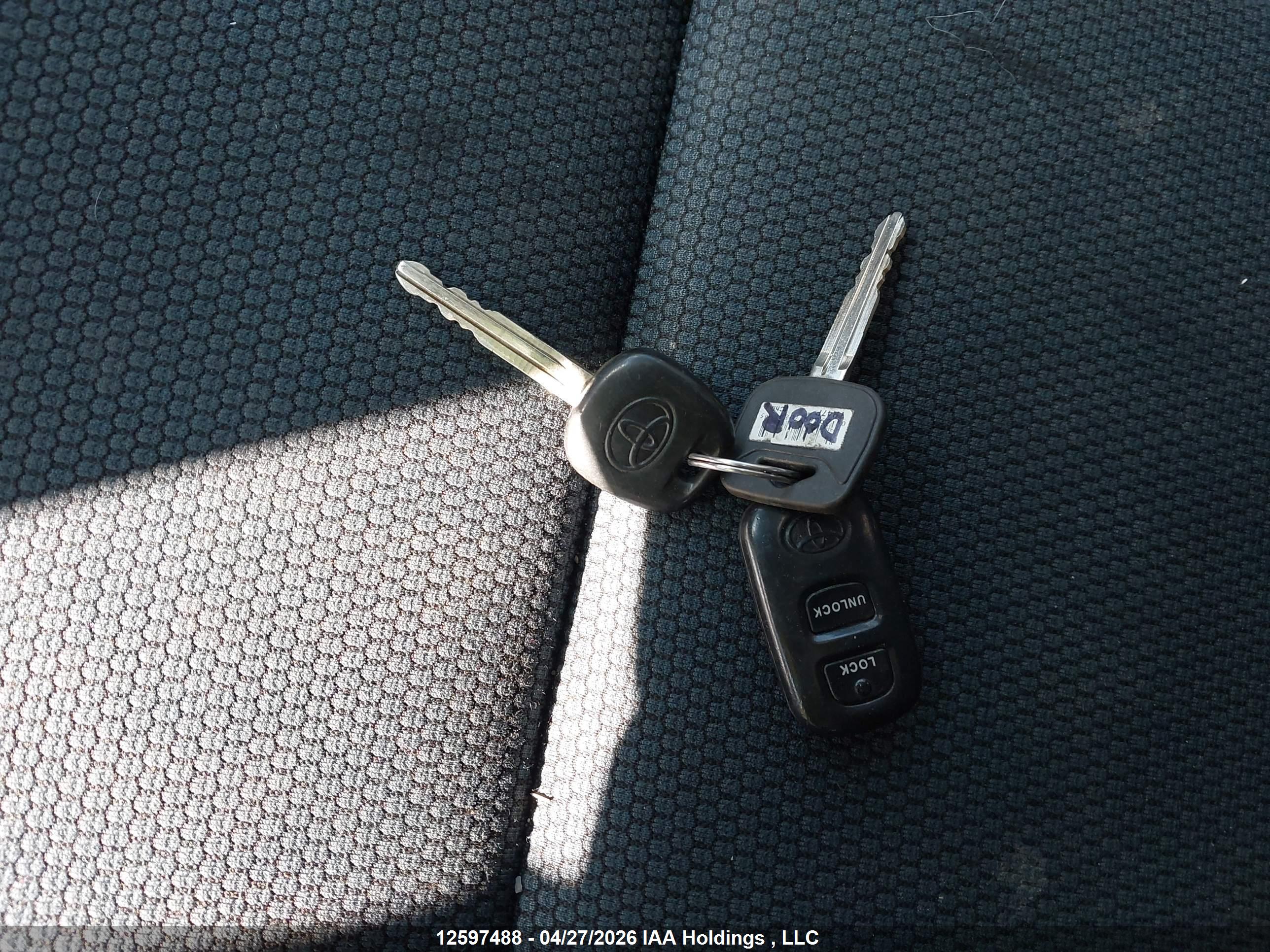 TOYOTA MATRIX image 10