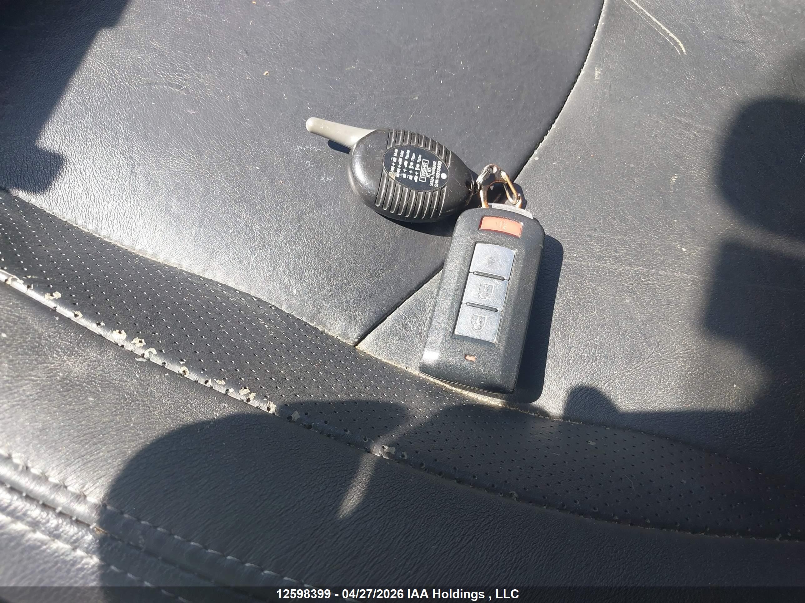 MITSUBISHI OUTLANDER image 11