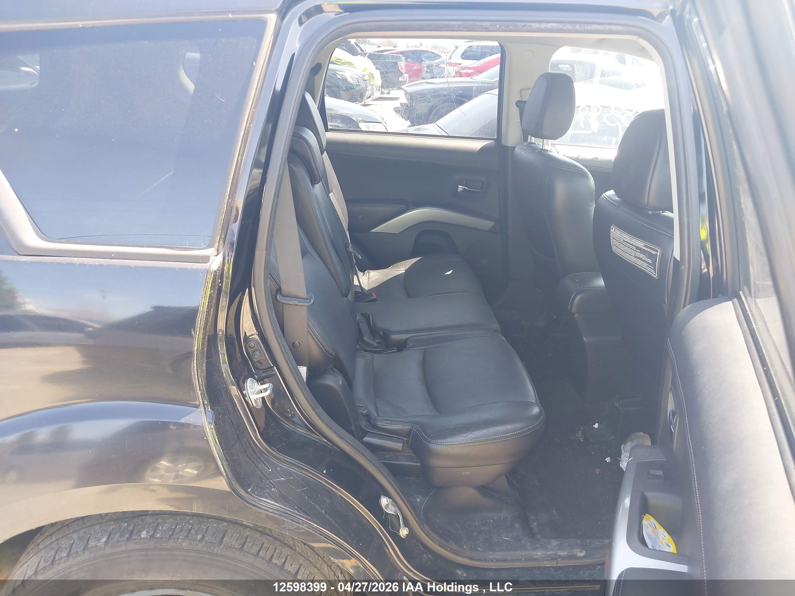MITSUBISHI OUTLANDER image 8