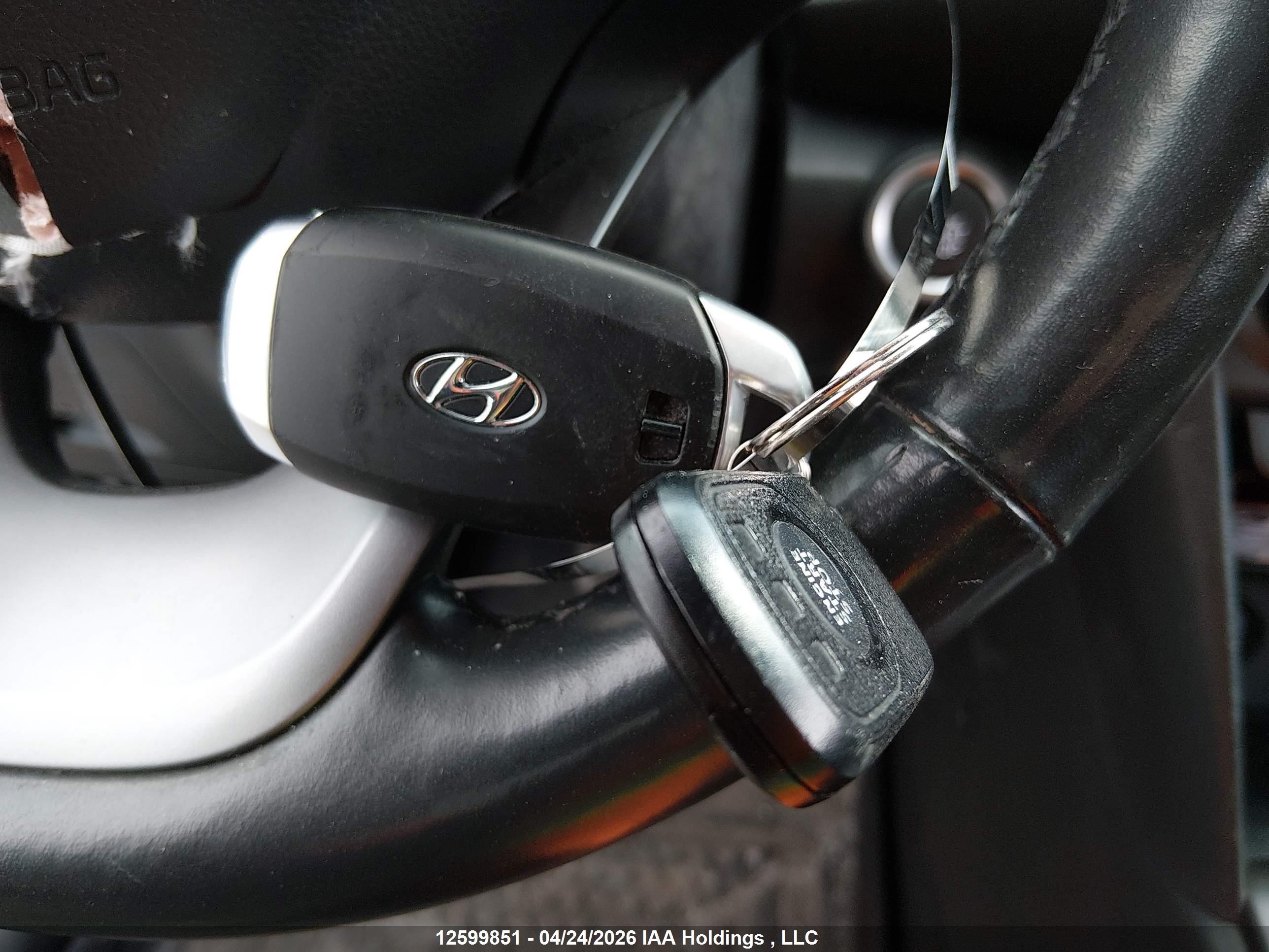 HYUNDAI KONA image 11