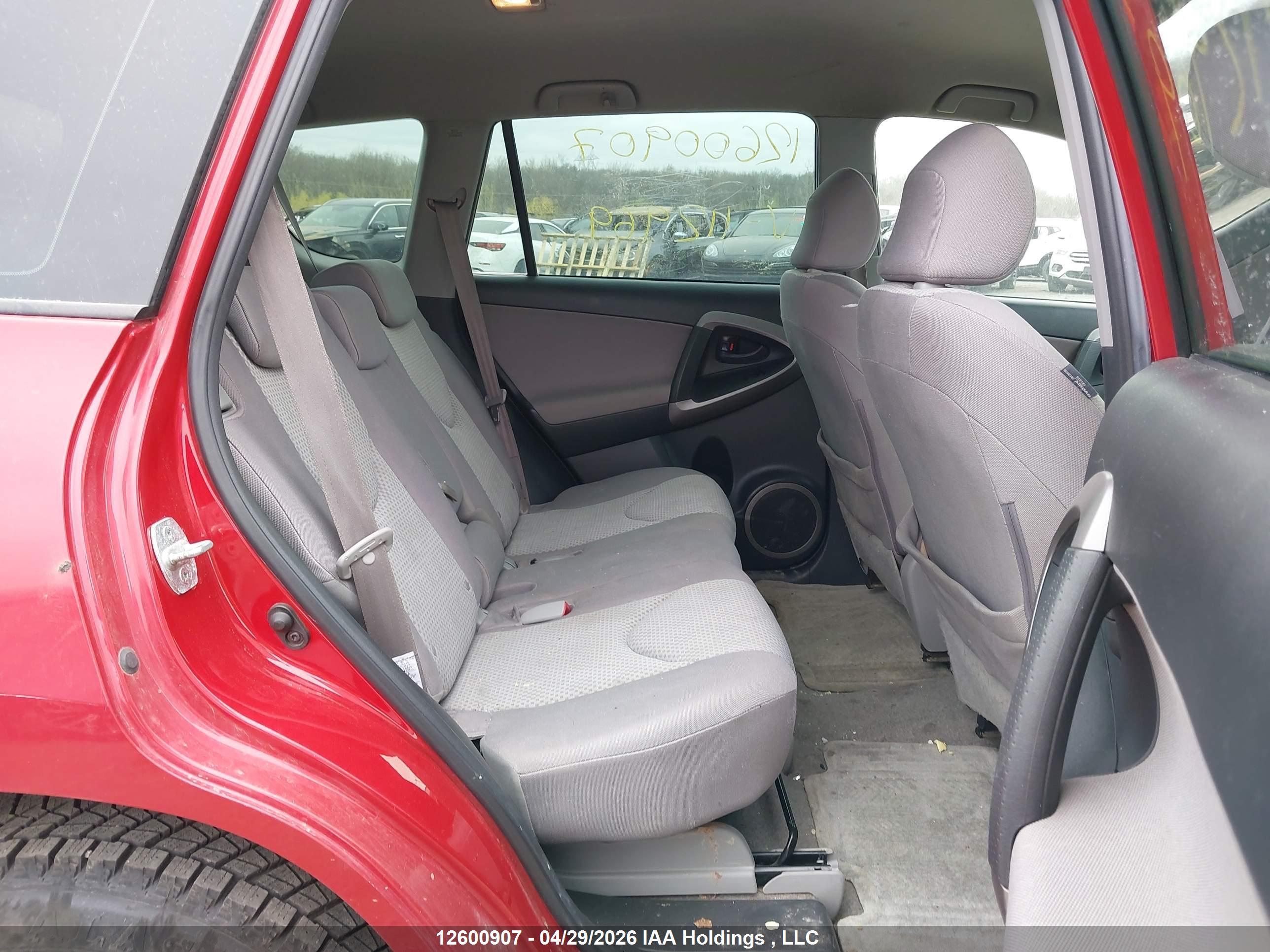 TOYOTA RAV4 image 8