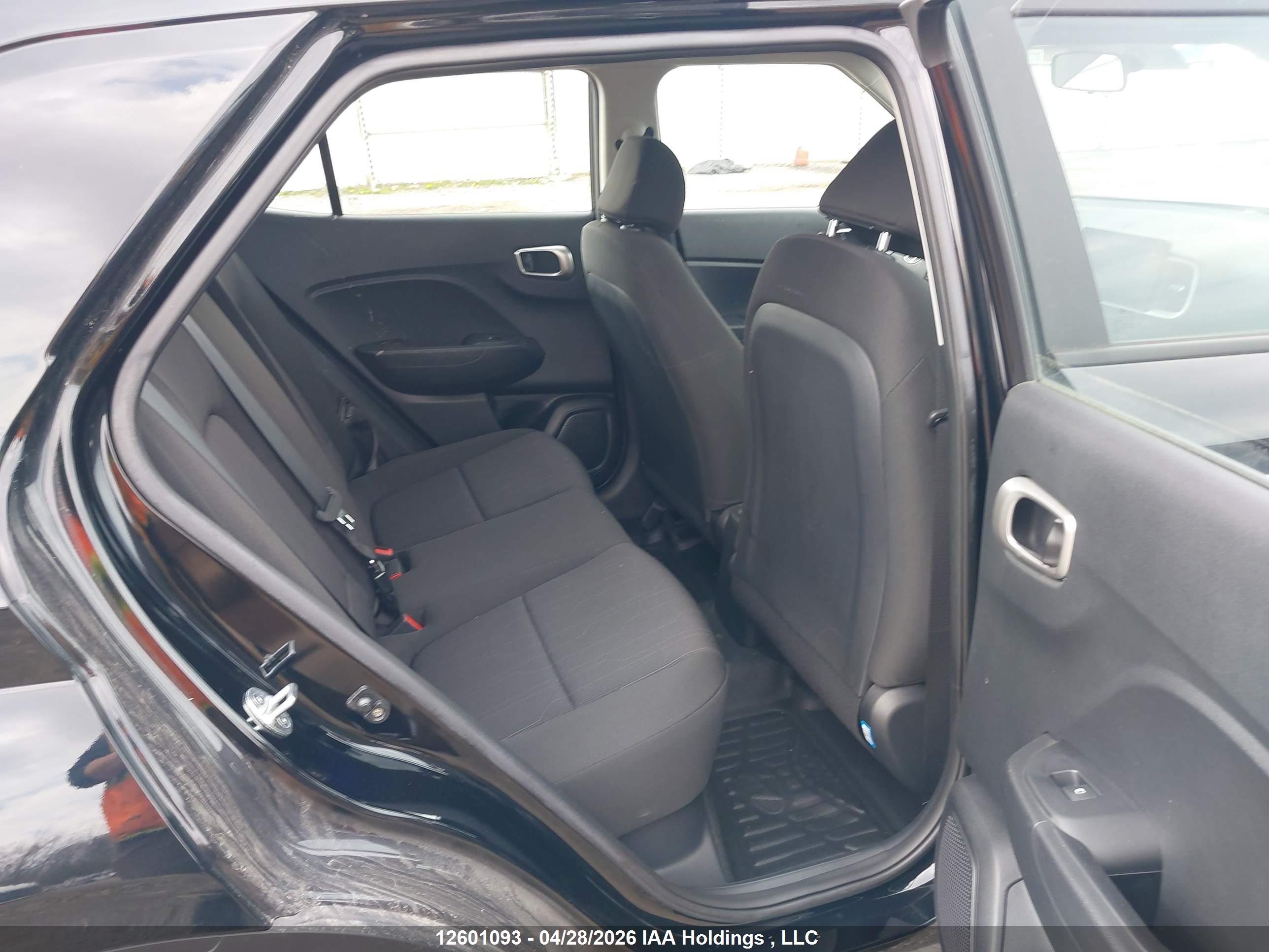 HYUNDAI VENUE image 8
