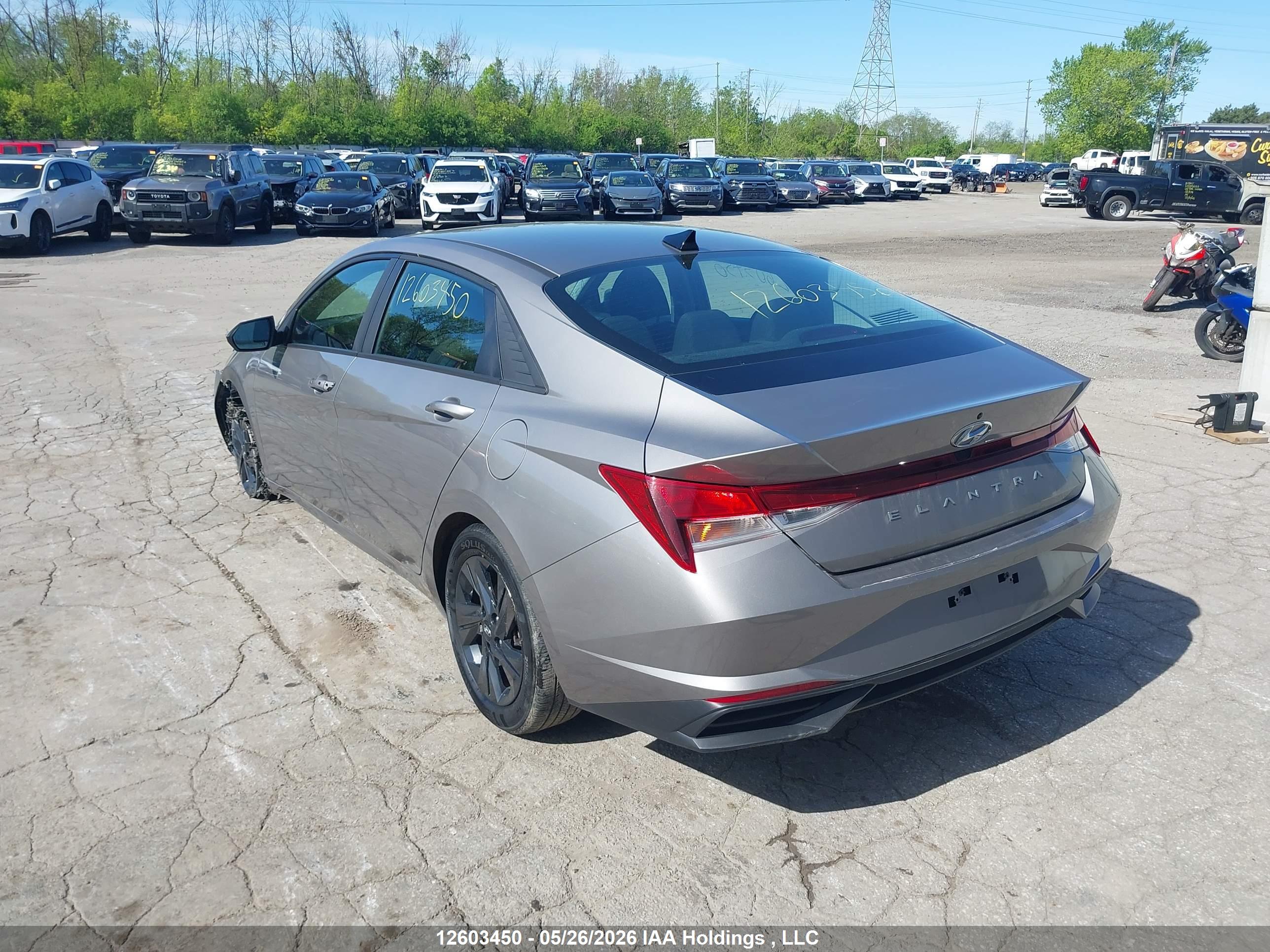 HYUNDAI ELANTRA image 3