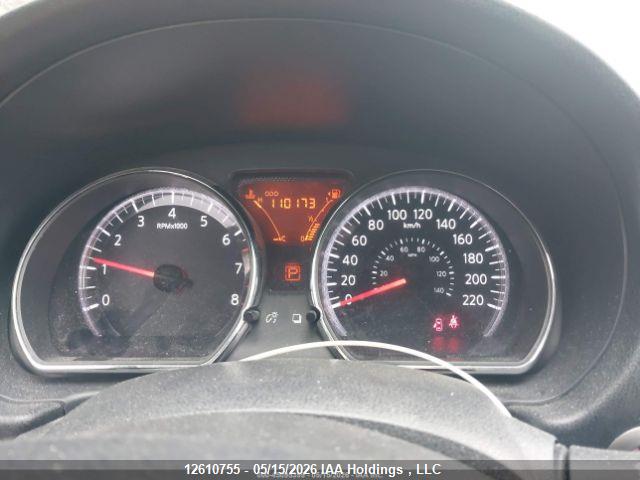 NISSAN VERSA image 8