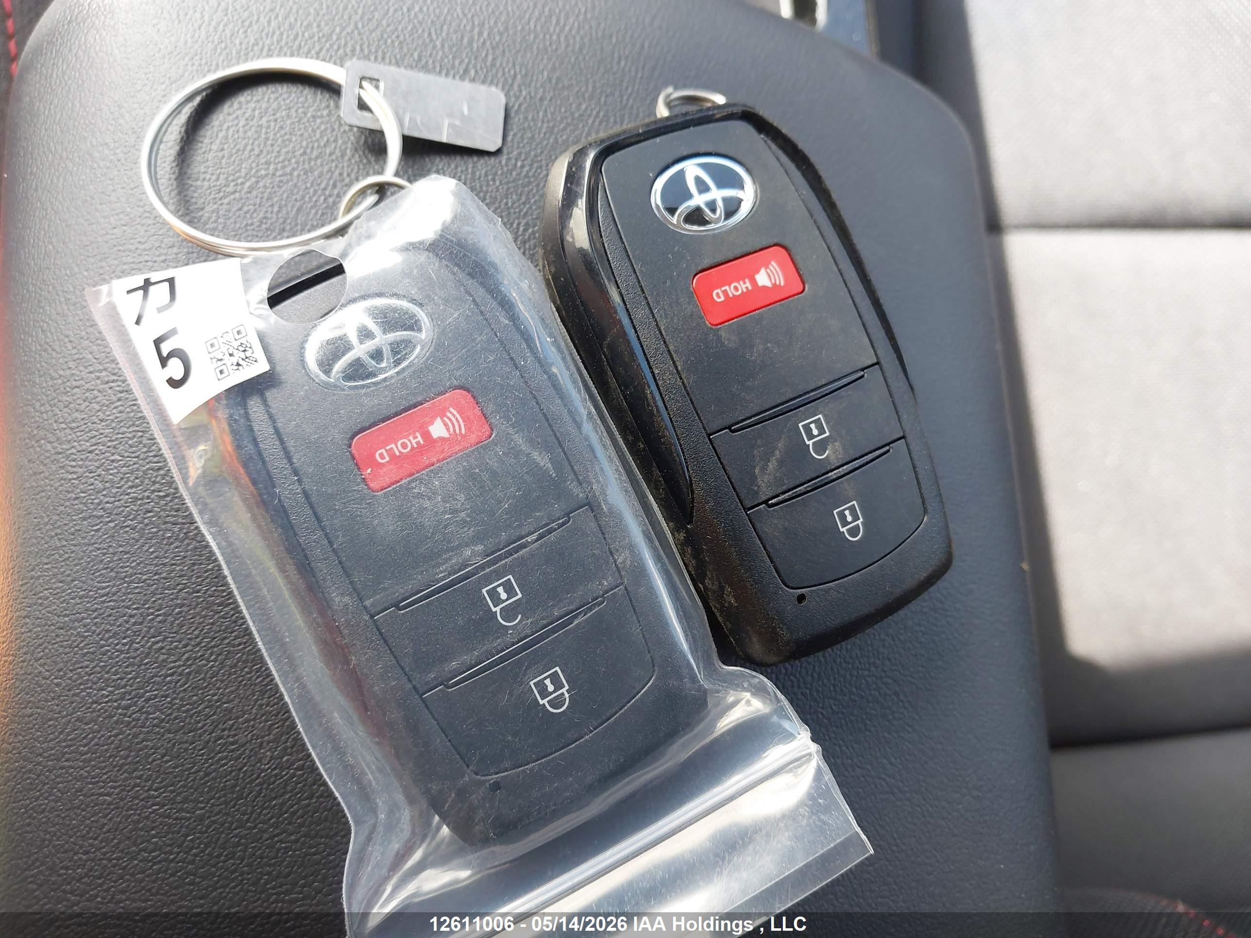 TOYOTA PRIUS image 11