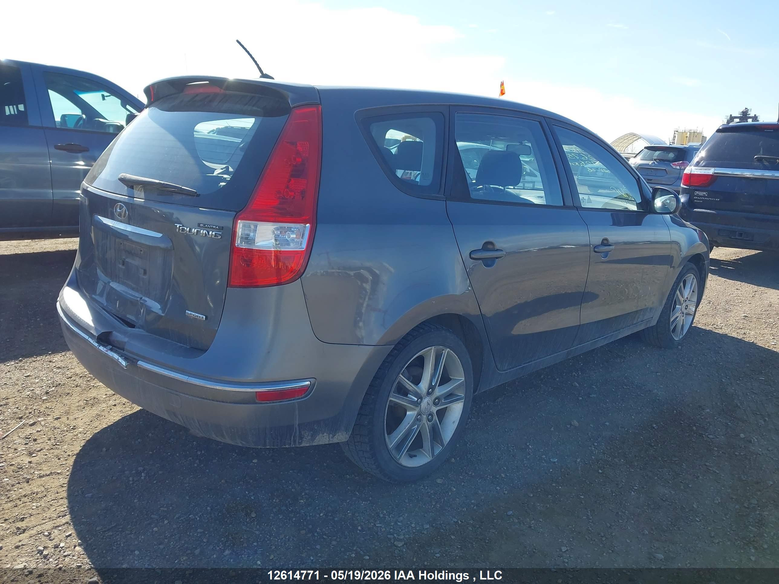 HYUNDAI ELANTRA image 4