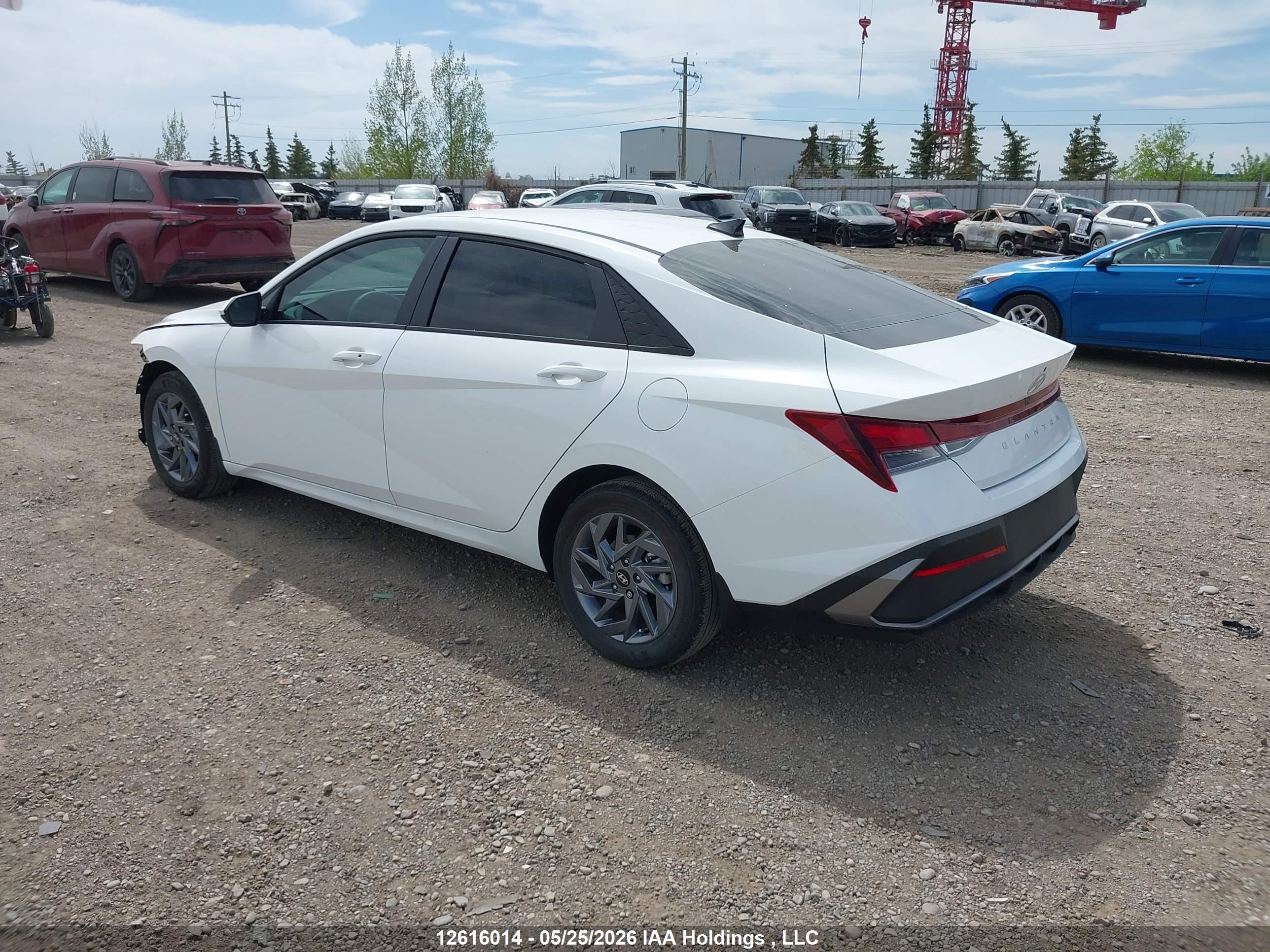 HYUNDAI ELANTRA image 3