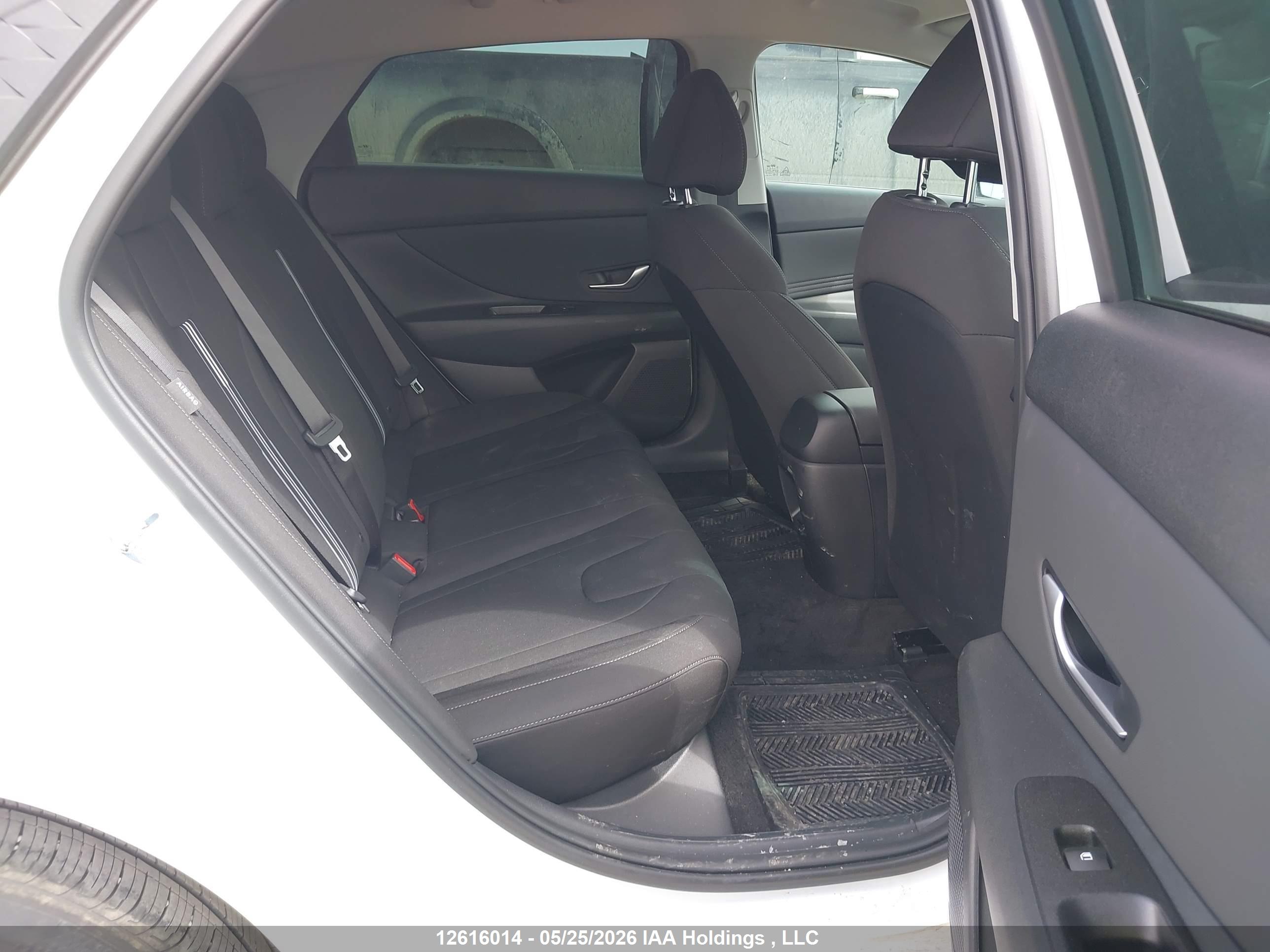 HYUNDAI ELANTRA image 8
