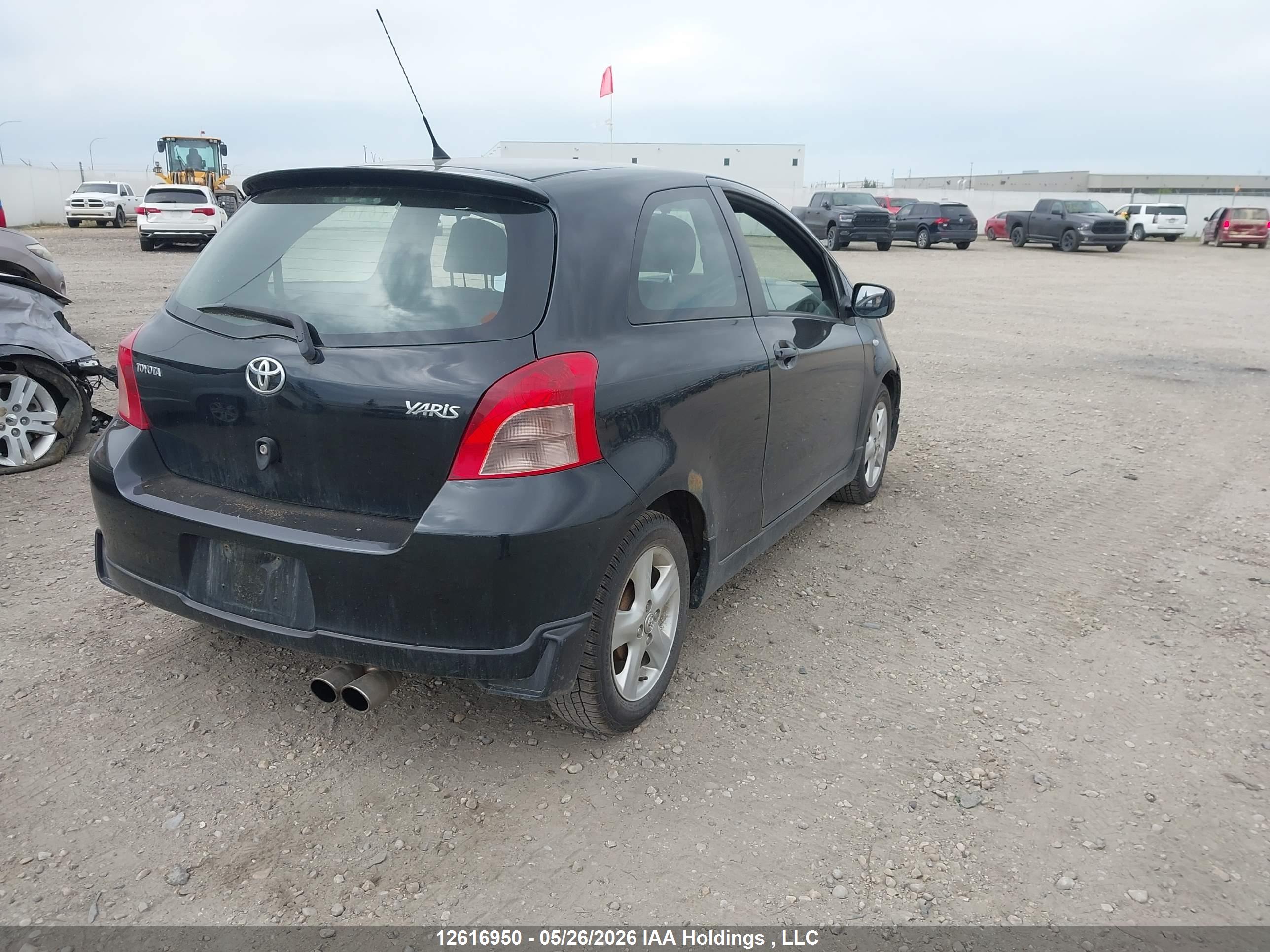 TOYOTA YARIS image 4