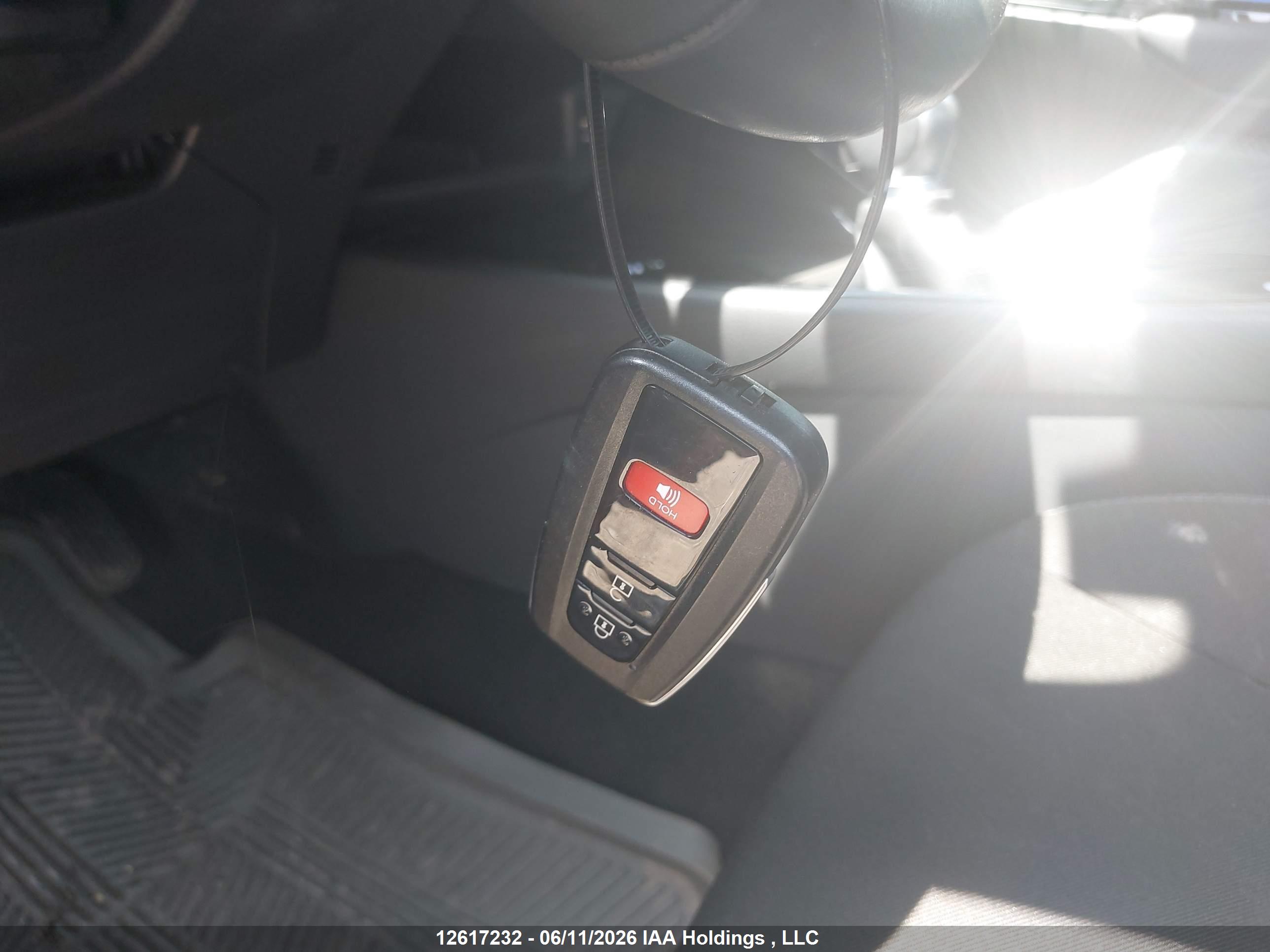 TOYOTA C-HR image 11