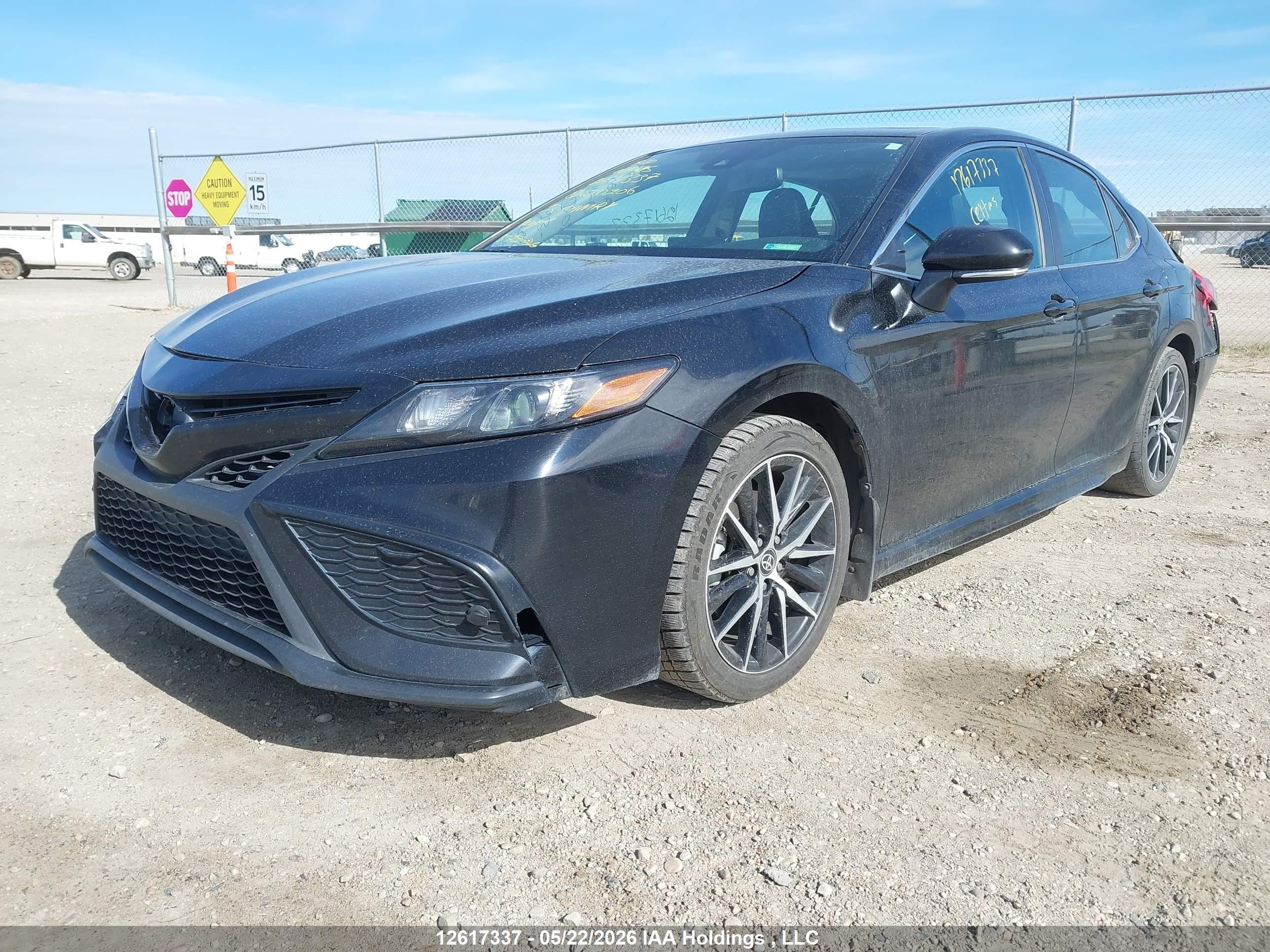 TOYOTA CAMRY image 2