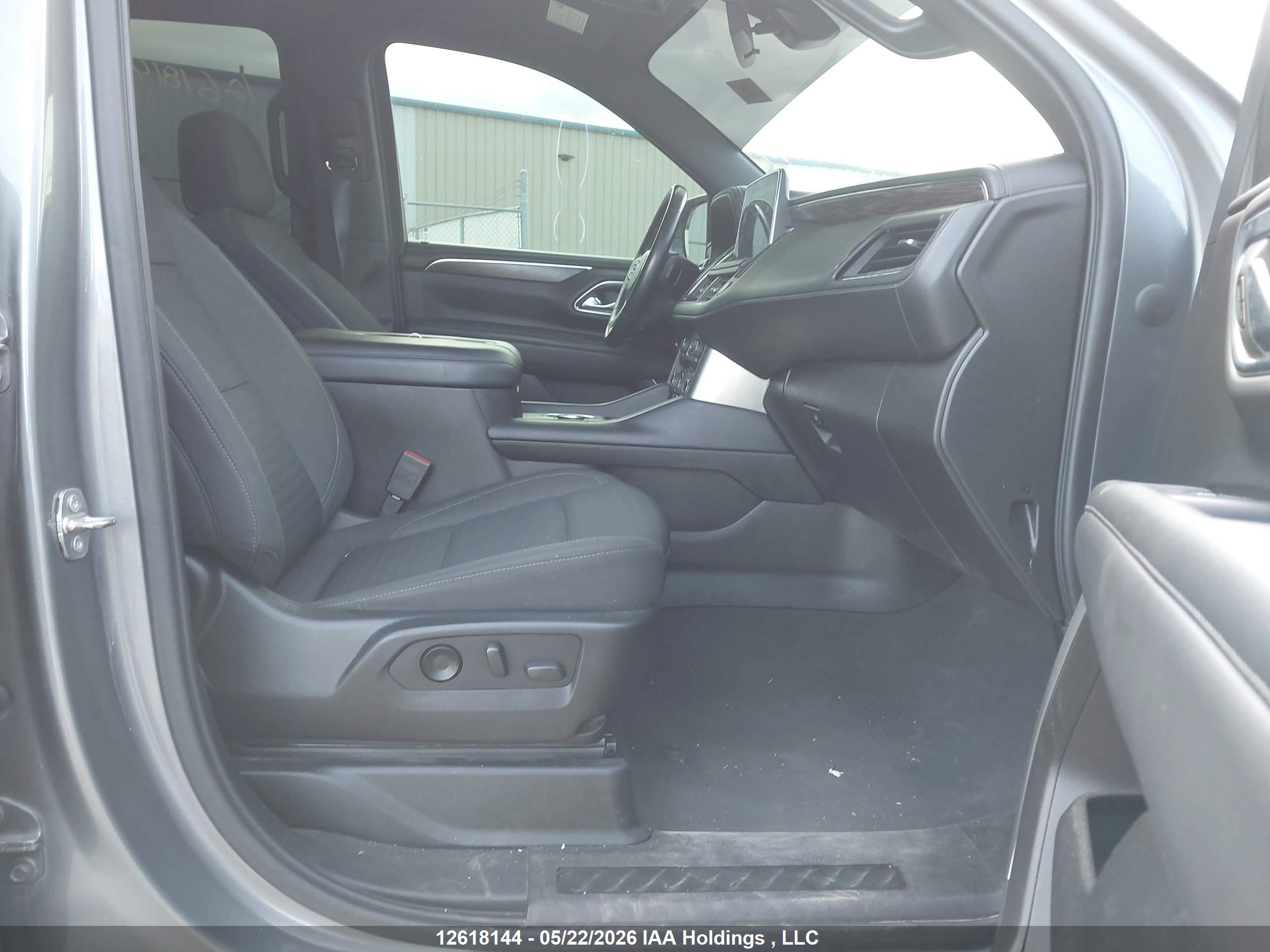 CHEVROLET SUBURBAN image 5