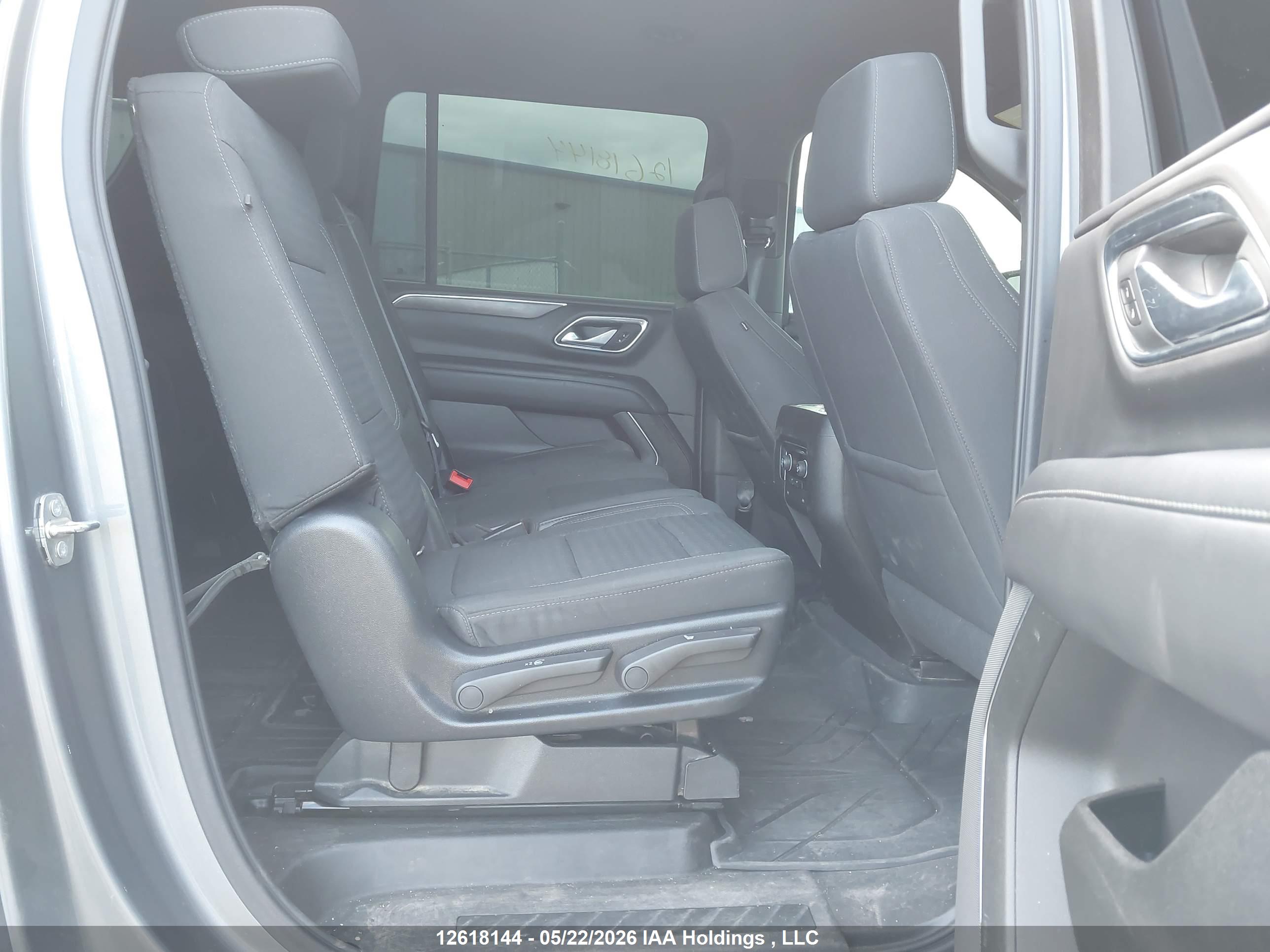 CHEVROLET SUBURBAN image 8