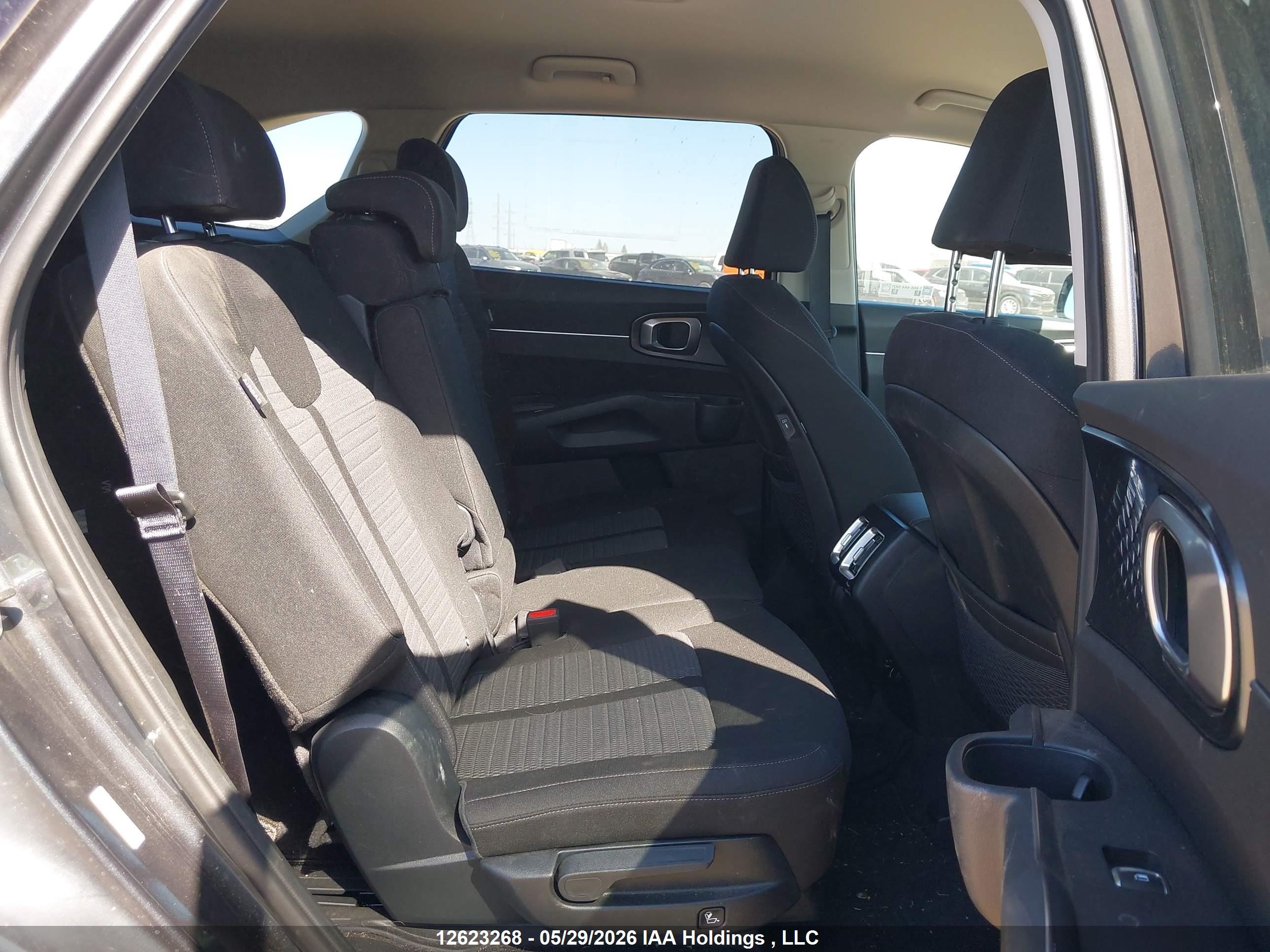 KIA SORENTO image 8