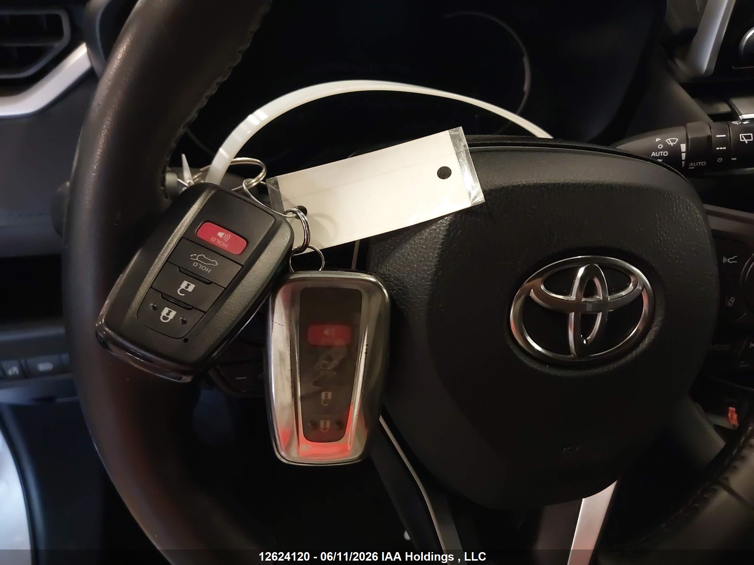TOYOTA RAV4 image 11