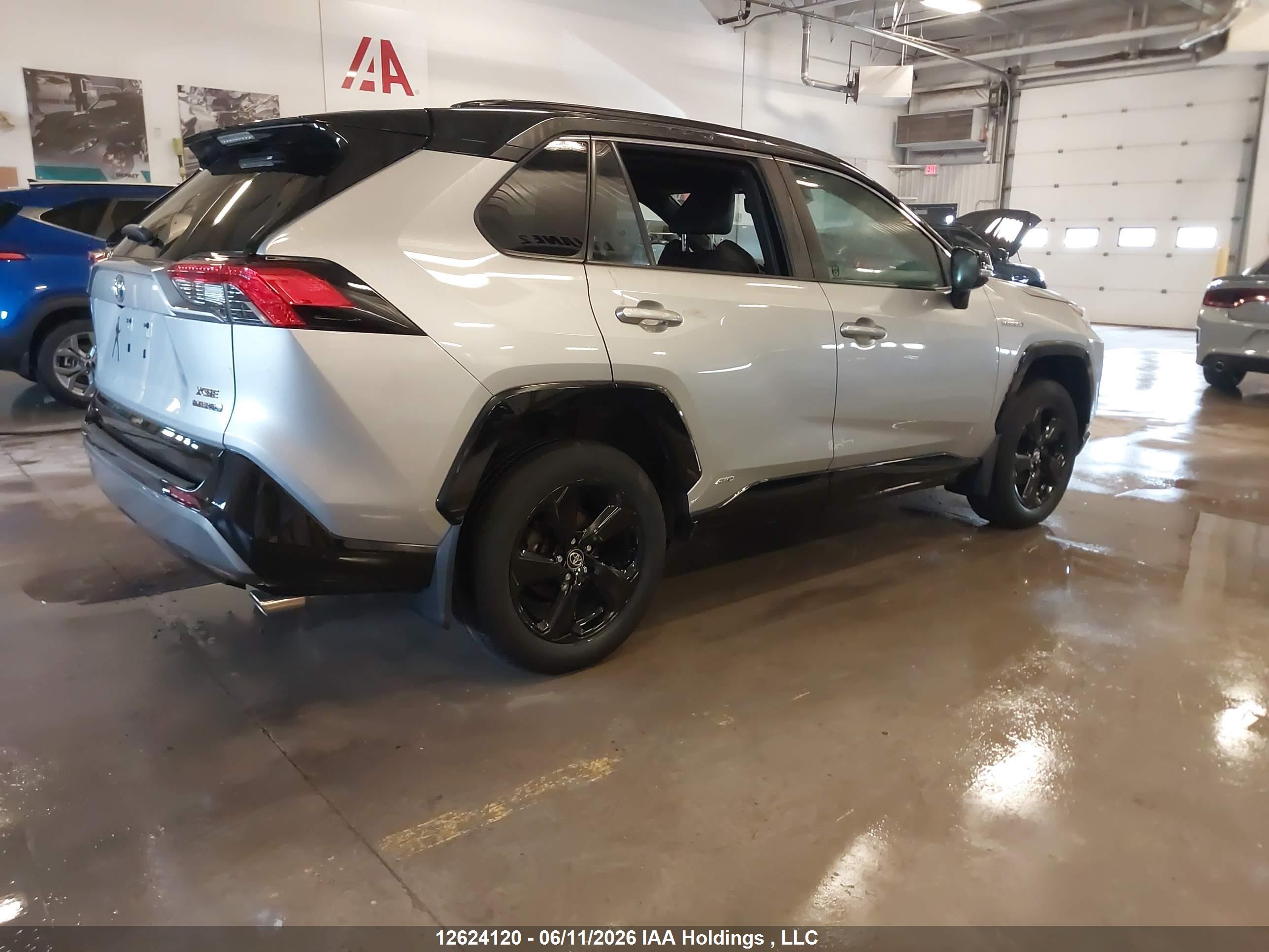 TOYOTA RAV4 image 4