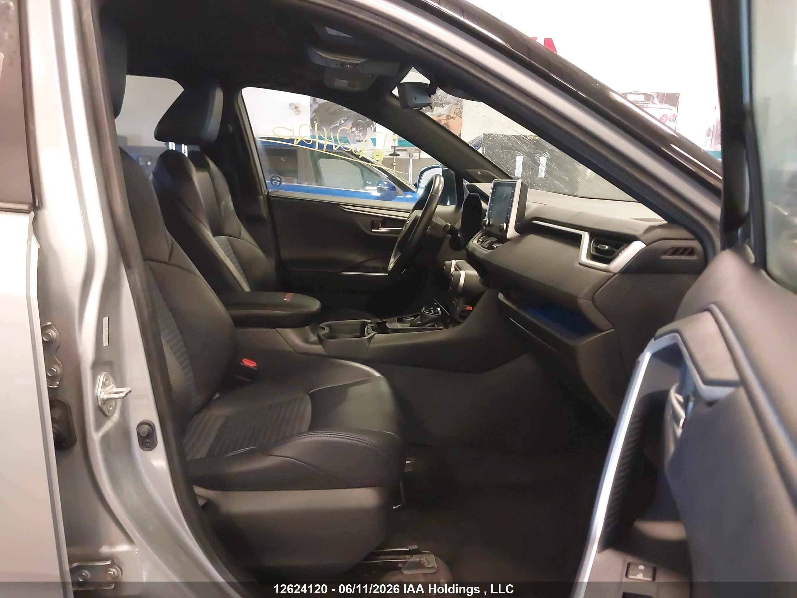 TOYOTA RAV4 image 5