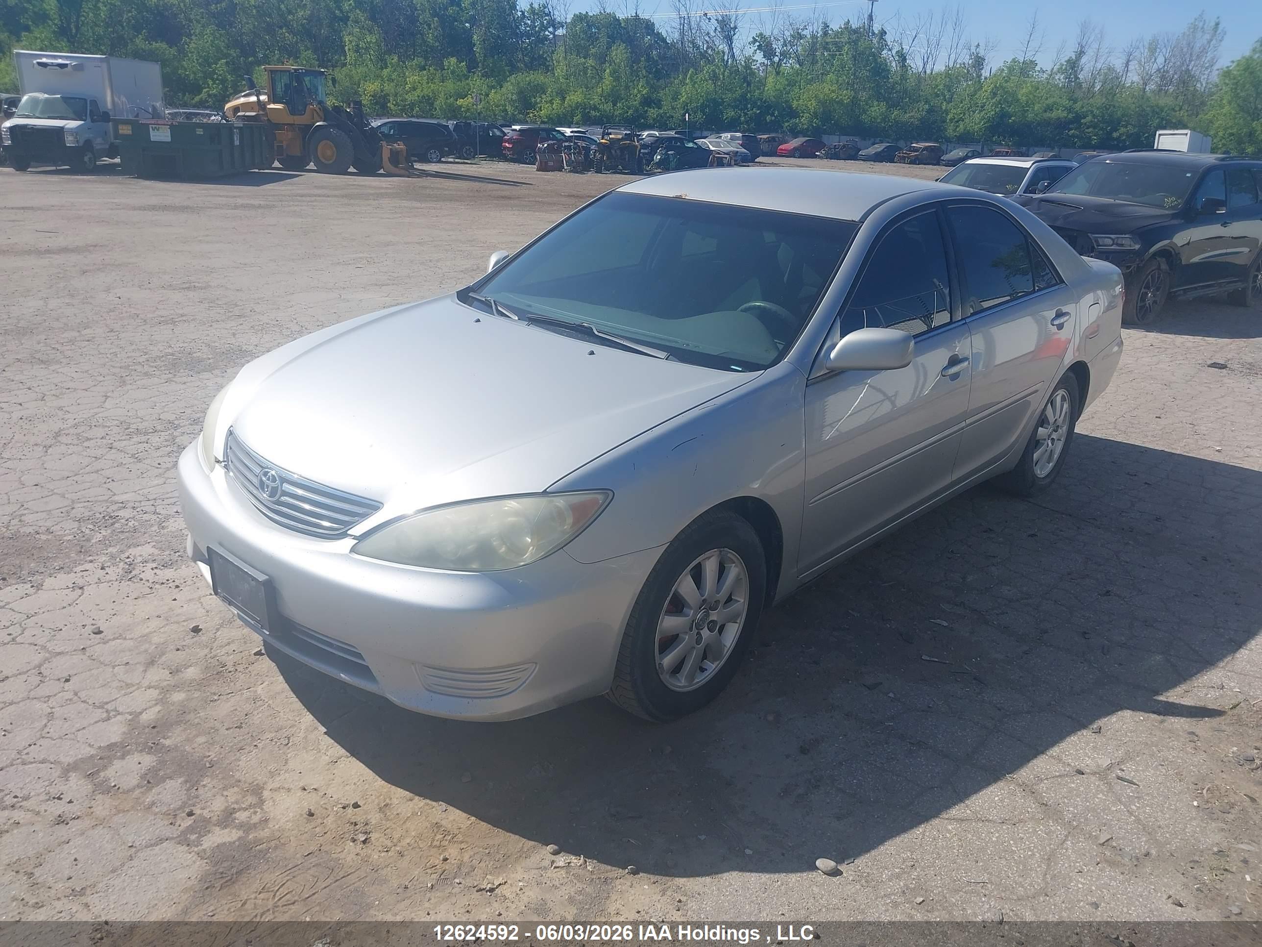 TOYOTA CAMRY image 2