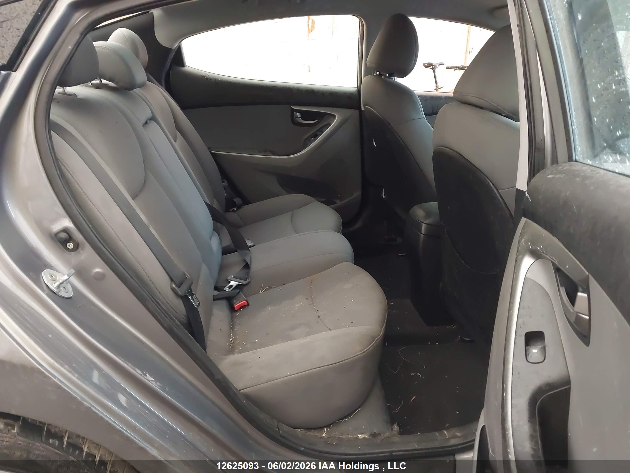 HYUNDAI ELANTRA image 8