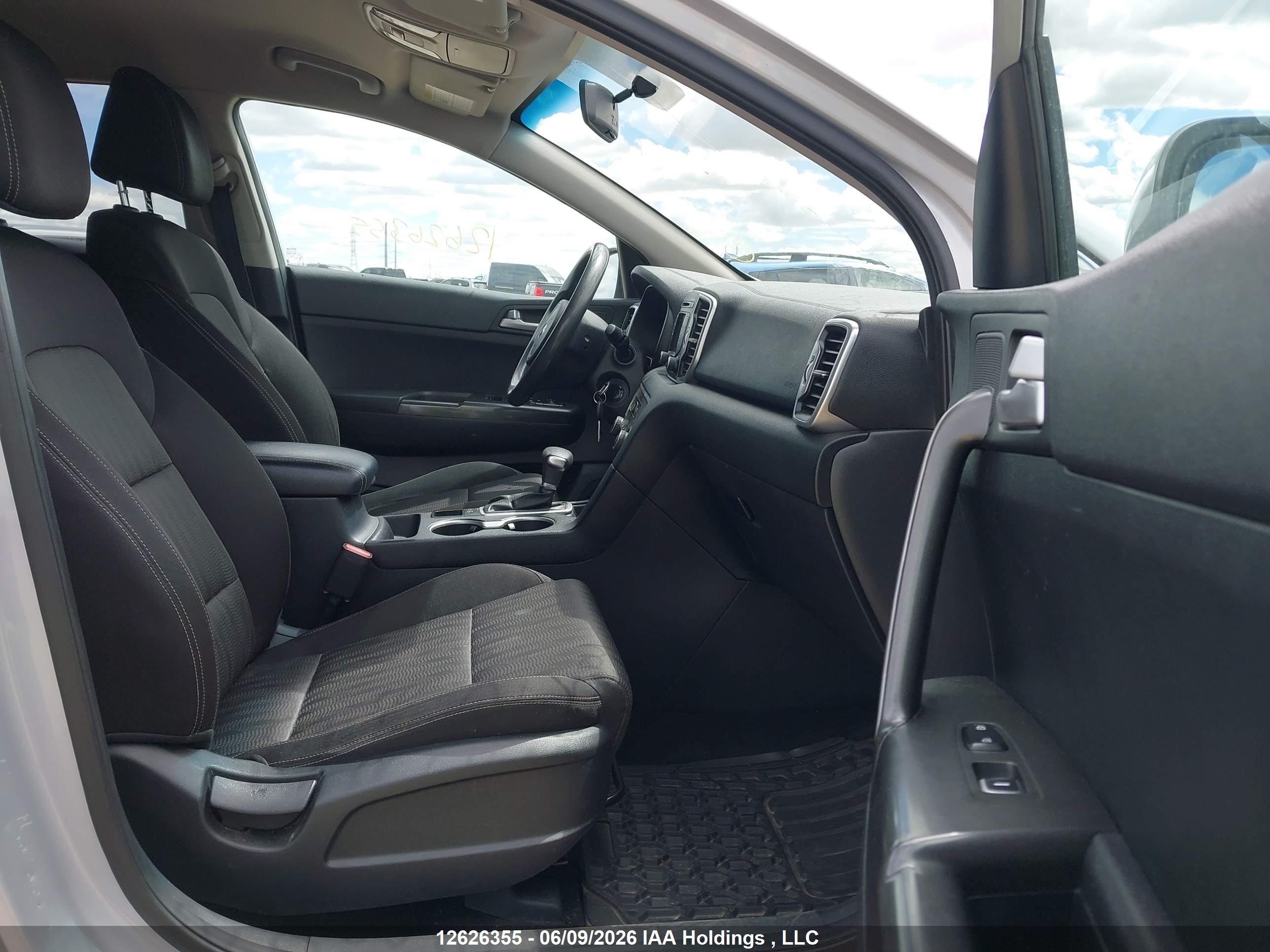 KIA SPORTAGE image 5