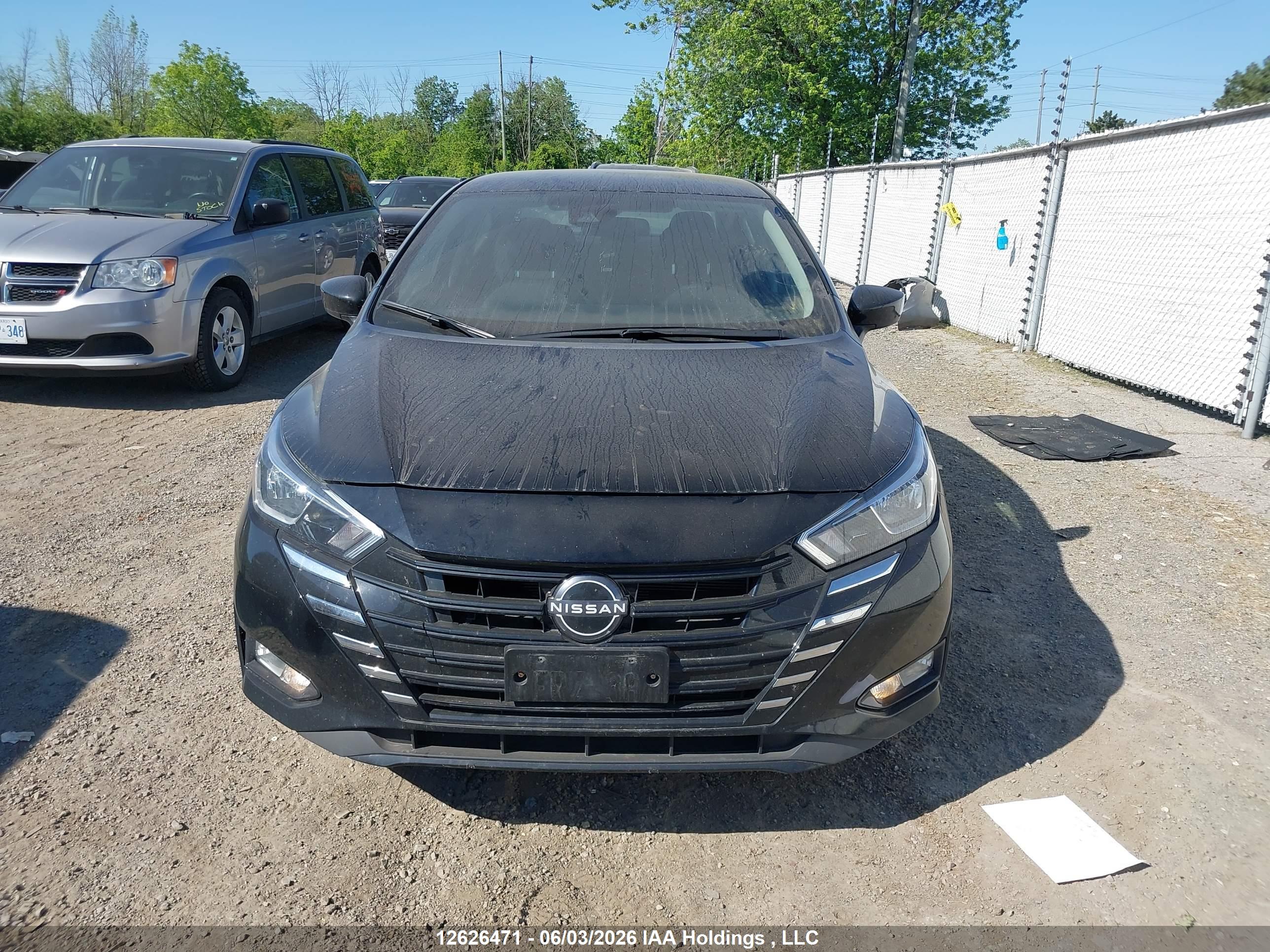 NISSAN VERSA image 11