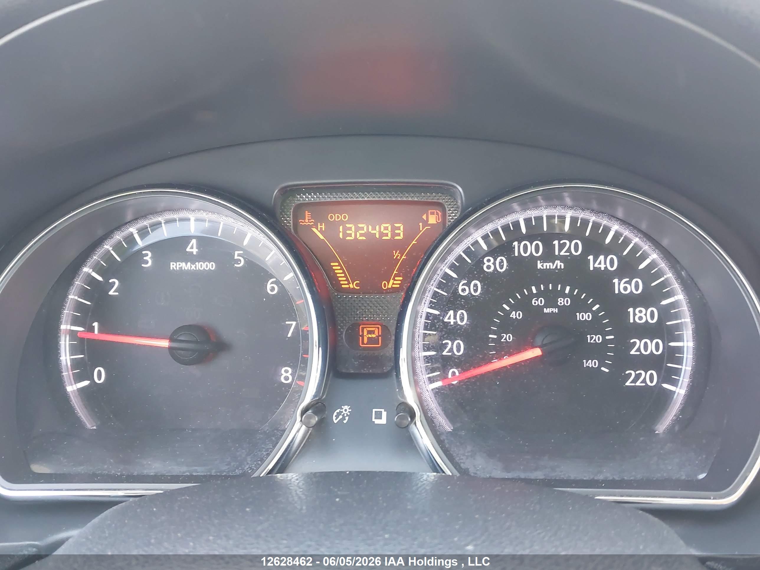 NISSAN VERSA image 7