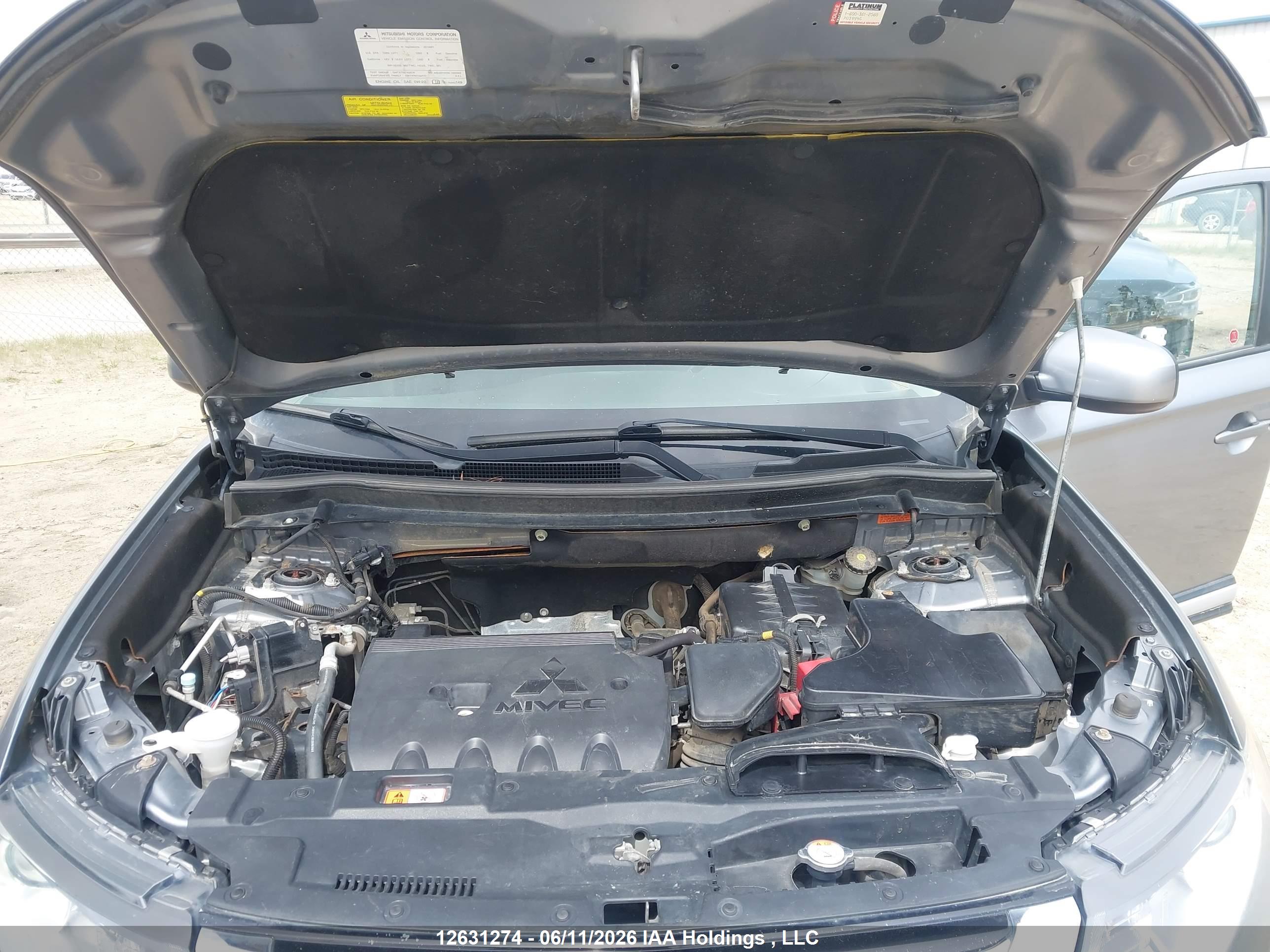 MITSUBISHI OUTLANDER image 10