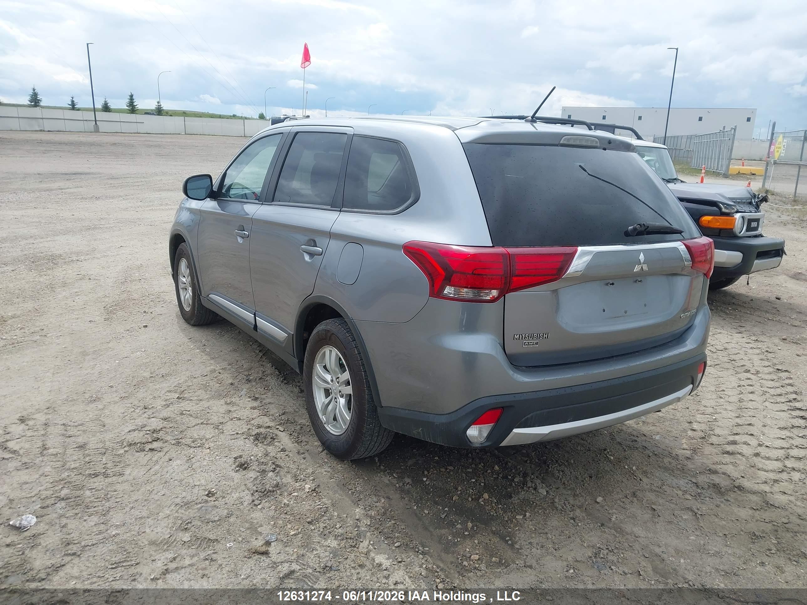 MITSUBISHI OUTLANDER image 3